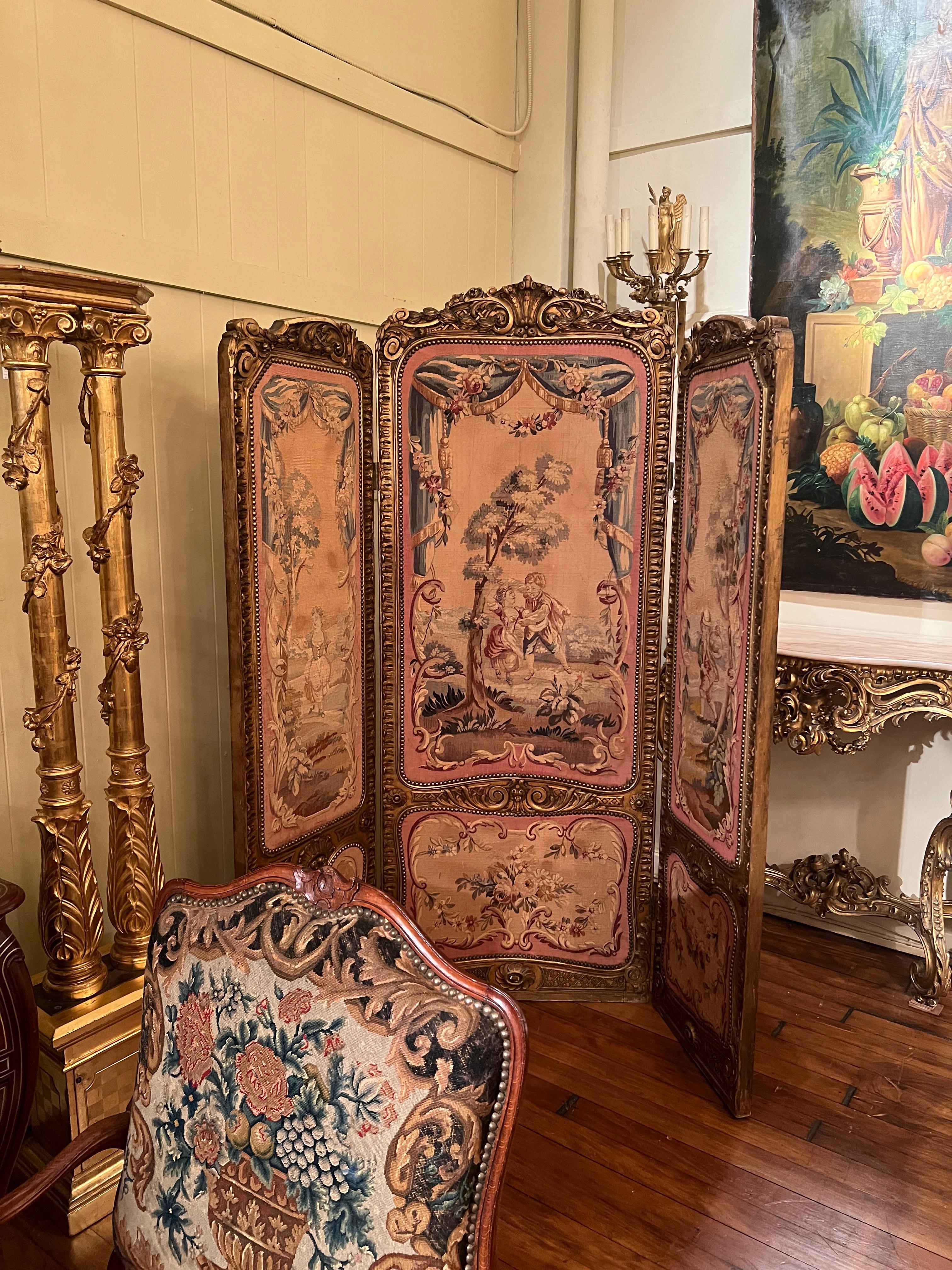 Arazzo Antique French Aubusson Tapestry 3 Panel Foldes Screen, CIRCA 1865-1885. in vendita