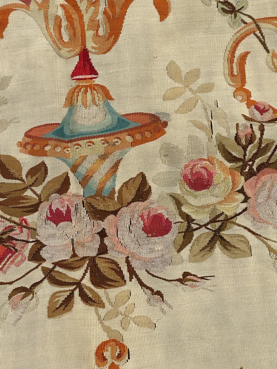 Antiker französischer Aubusson-Wandteppich im Angebot 6