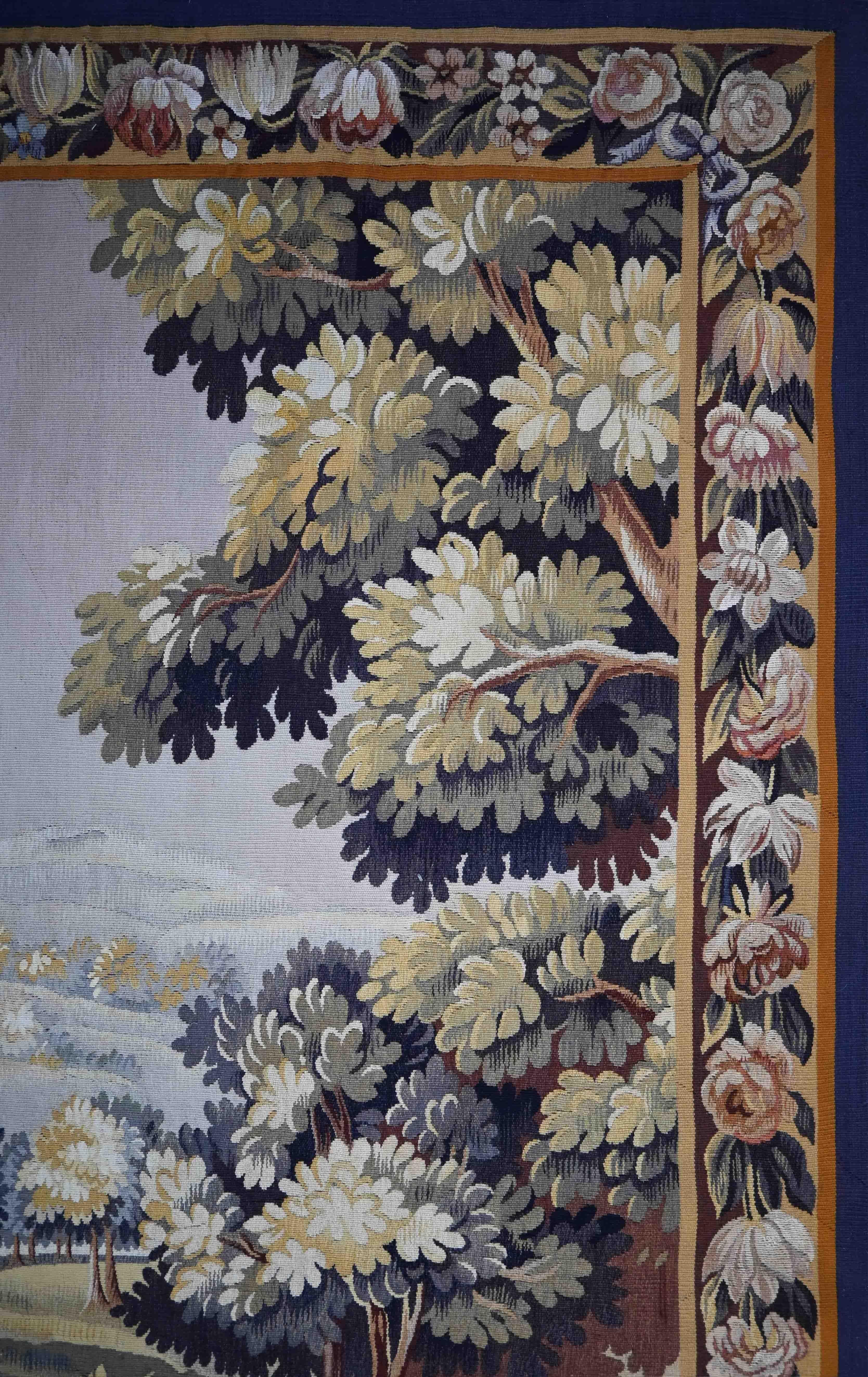 Dieser Wandteppich wurde von unserem Handwerksbetrieb gereinigt
Epoche: 19. Jahrhundert
Stil: Greenery
Zustand: Perfekter Zustand (Überarbeitet von unserem Handwerksbetrieb)
MATERIAL: Wolle
Breite: 184 cm
Höhe: 220 cm
Tiefe: 0,5