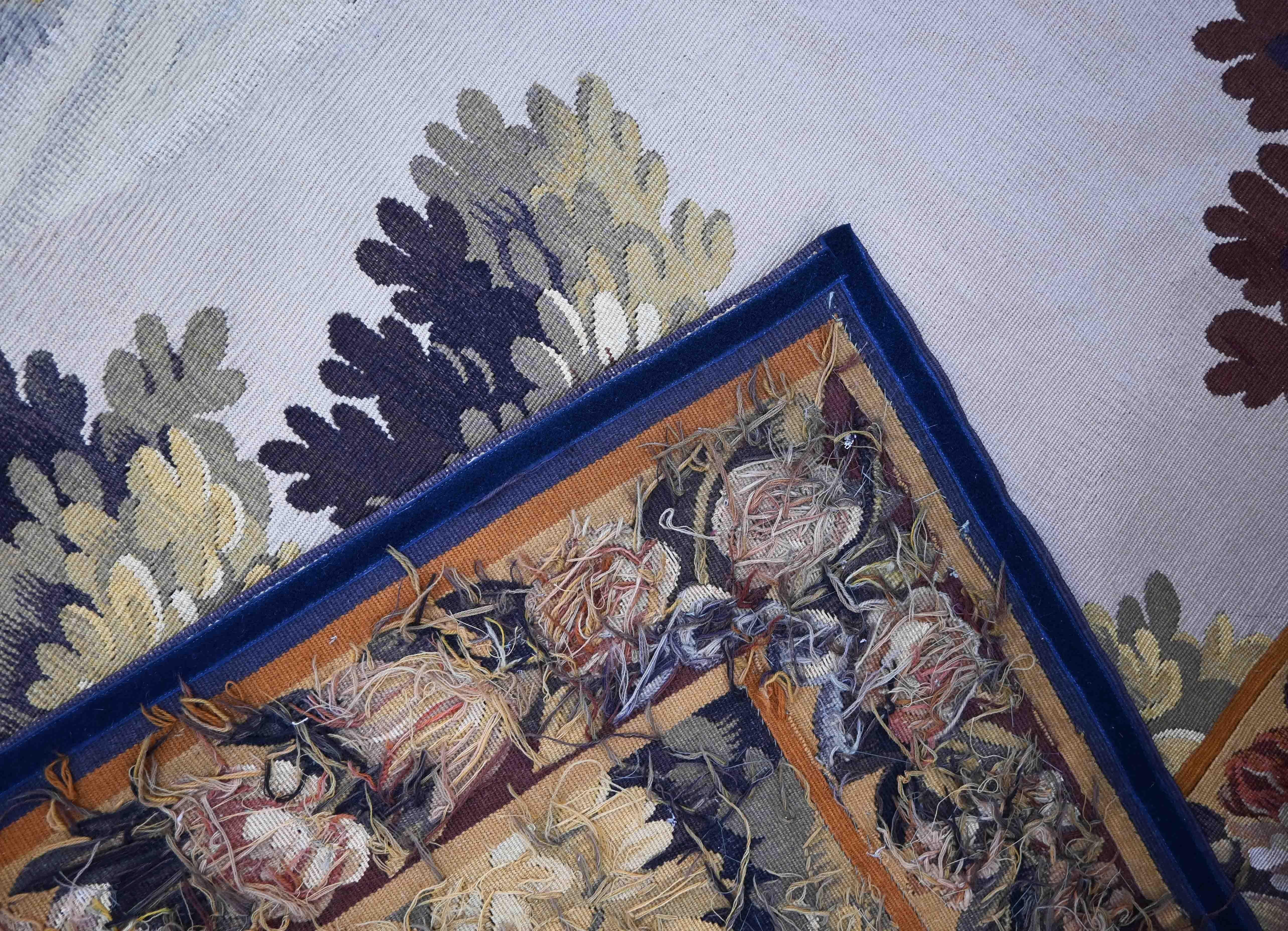 Antiker französischer Aubusson-Wandteppich, Greenery 19. Jahrhundert - W1m84xH2m20 - N° 1465 im Angebot 1