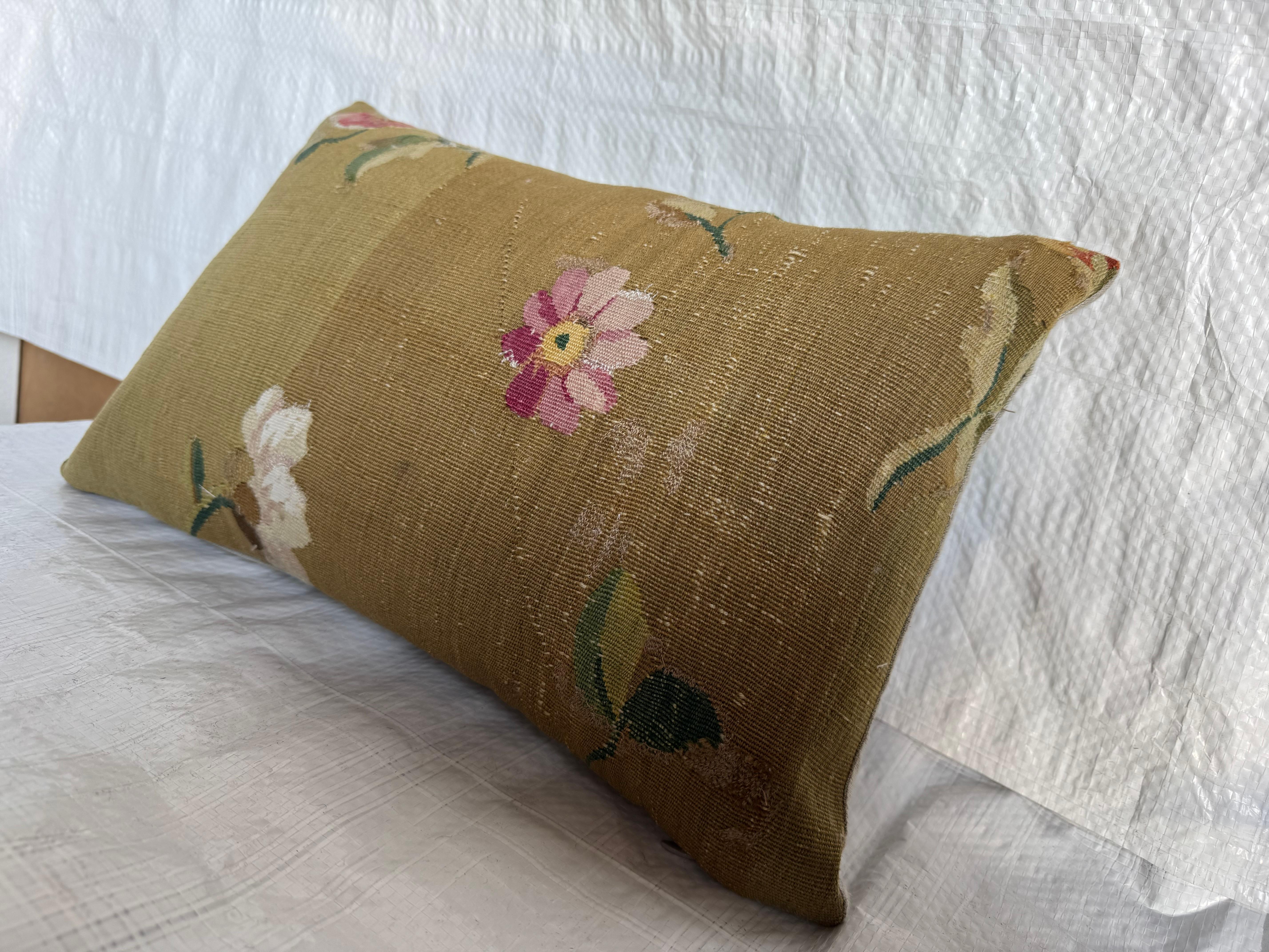 XIX secolo Cuscino francese antico in arazzo Aubusson, circa 1850 in vendita