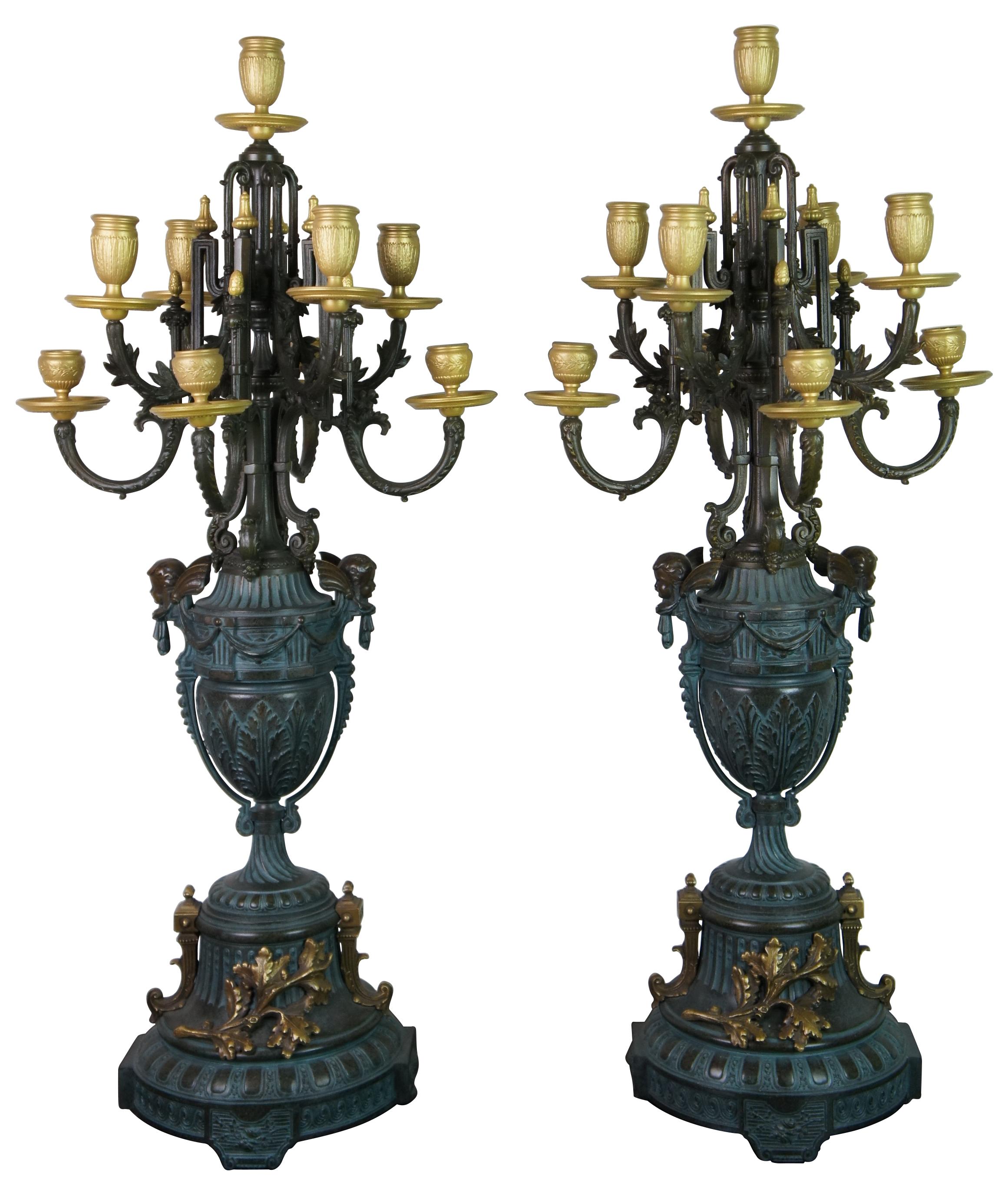 Antiker französischer Auguste Moreau-Kaminsims-Kandelaber aus vergoldeter Bronze, Garnitur (Art nouveau) im Angebot