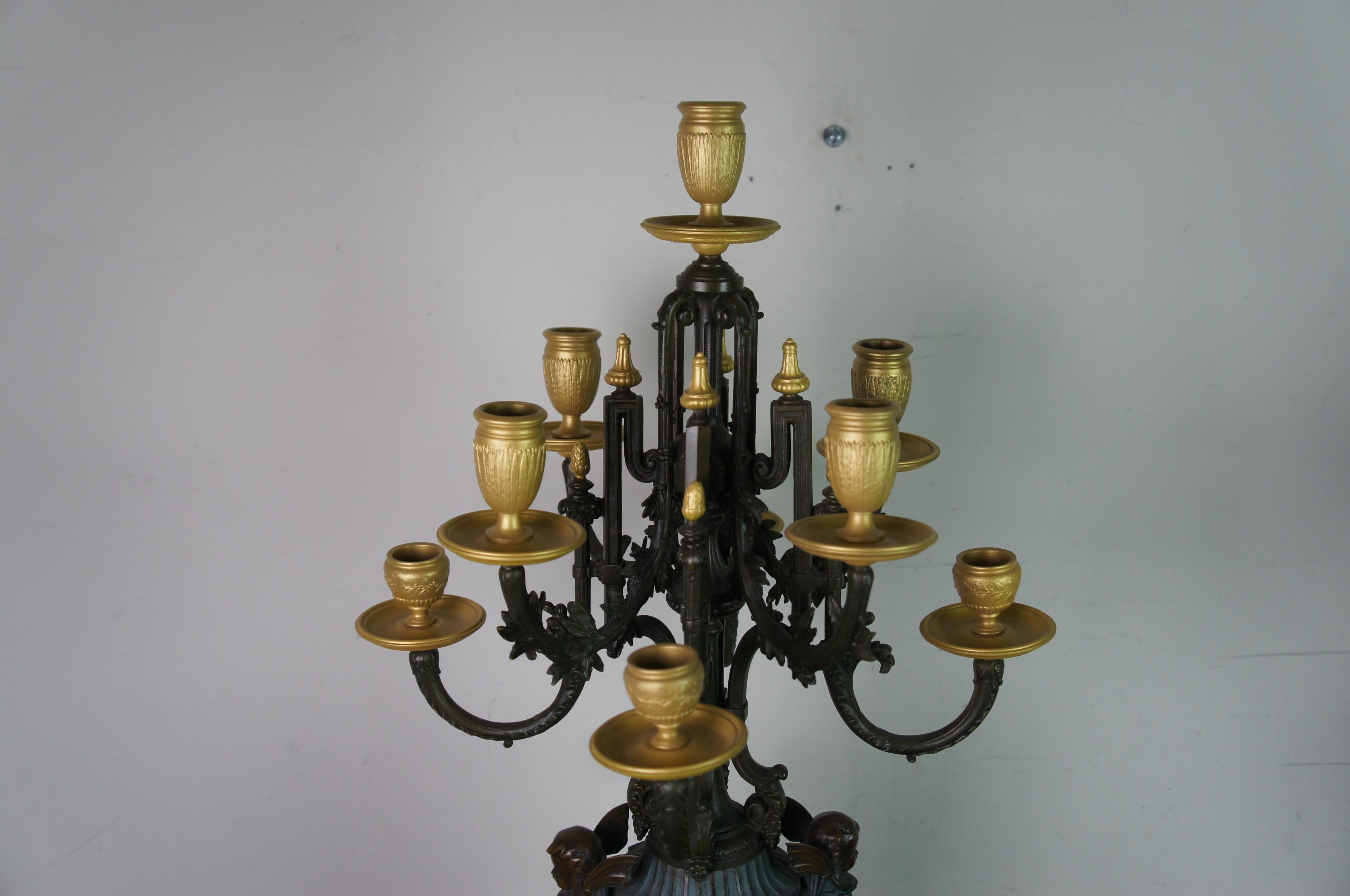 Art nouveau Ancien chandelier de cheminée français Auguste Moreau en bronze doré en vente