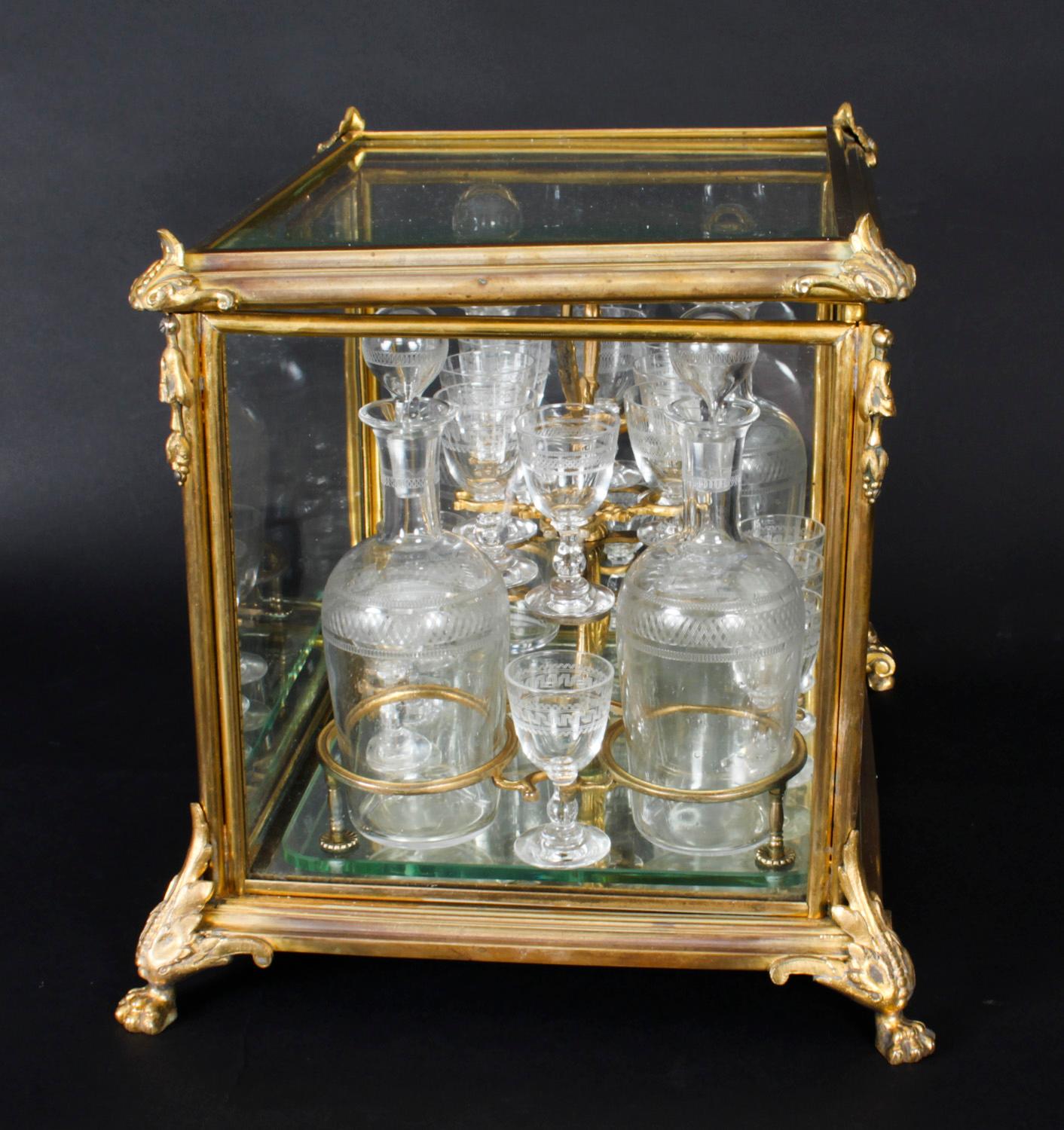 Antike französische Bacarrat-Goldbronze mit Glas Tantalus Cave a Liqueur aus dem 19. Jahrhundert im Angebot 2