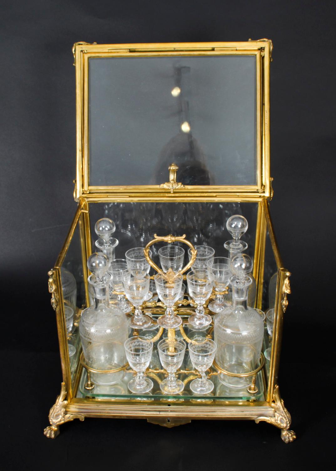 Antike französische Bacarrat-Goldbronze mit Glas Tantalus Cave a Liqueur aus dem 19. Jahrhundert im Angebot 3