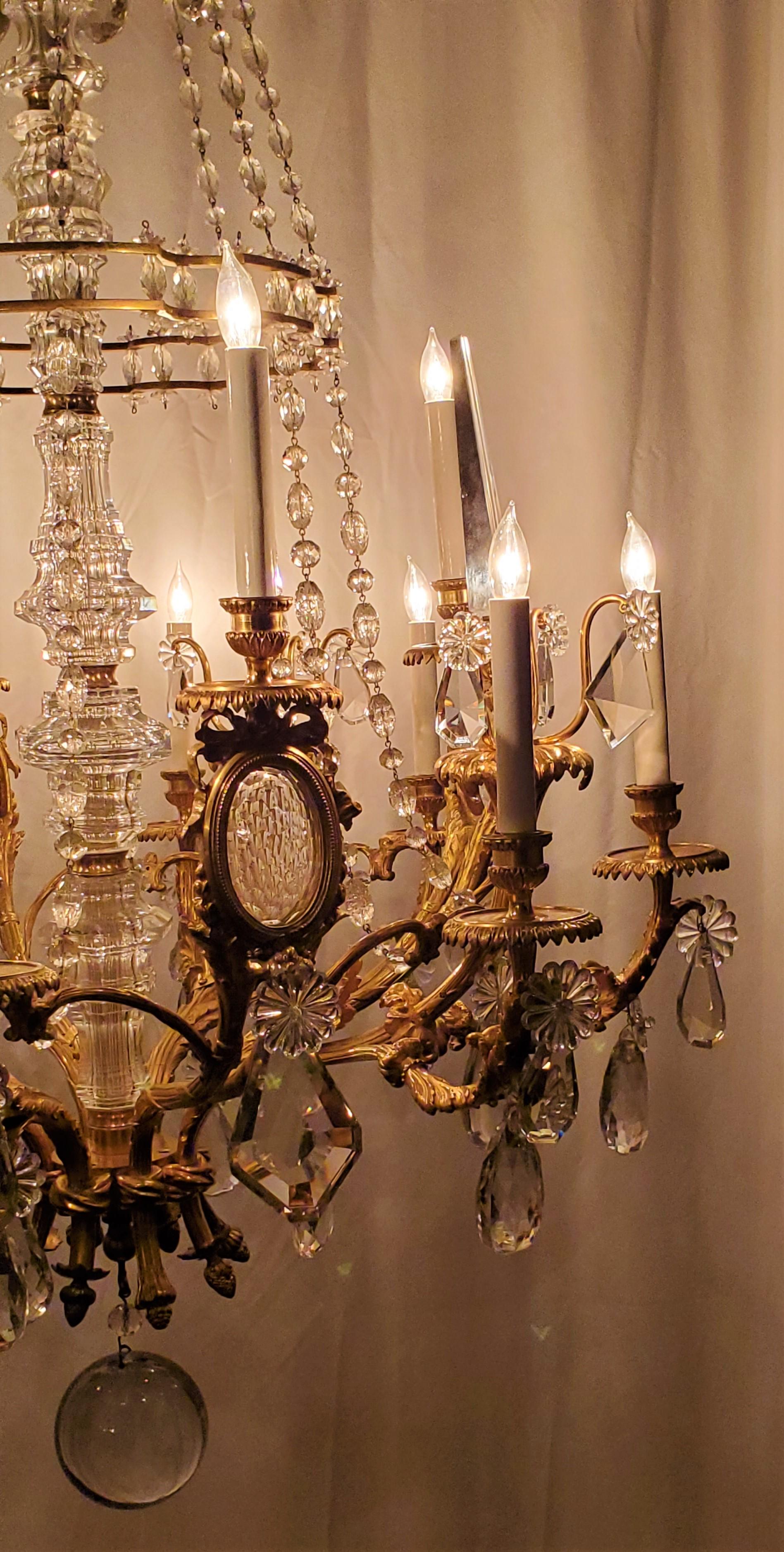 Français Lustre français ancien Napoléon III en cristal de Baccarat et bronze doré de la plus haute qualité en vente