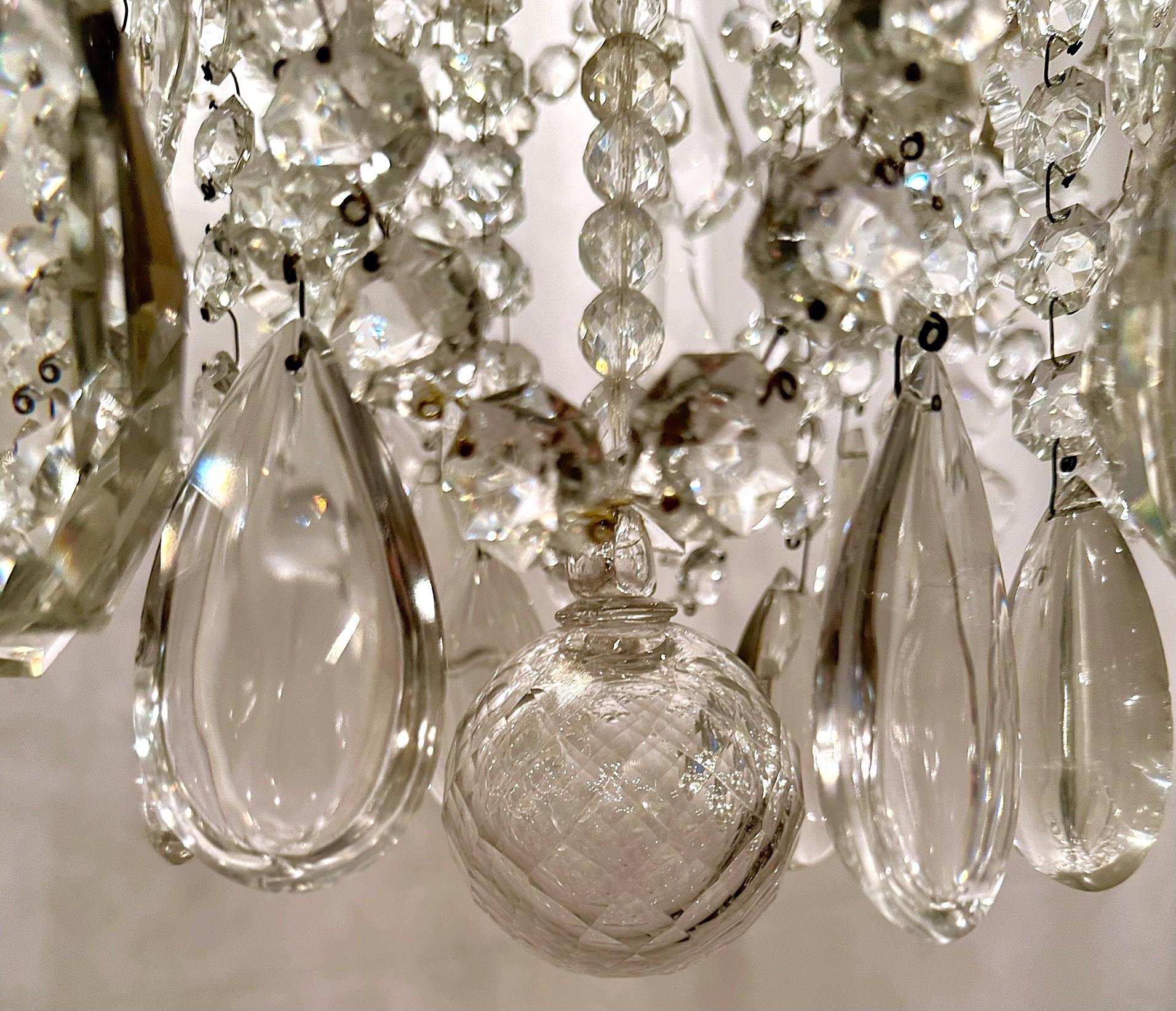 Lustre ancien en cristal de Baccarat et bronze doré à 12 lumières, circa 1895. en vente 1