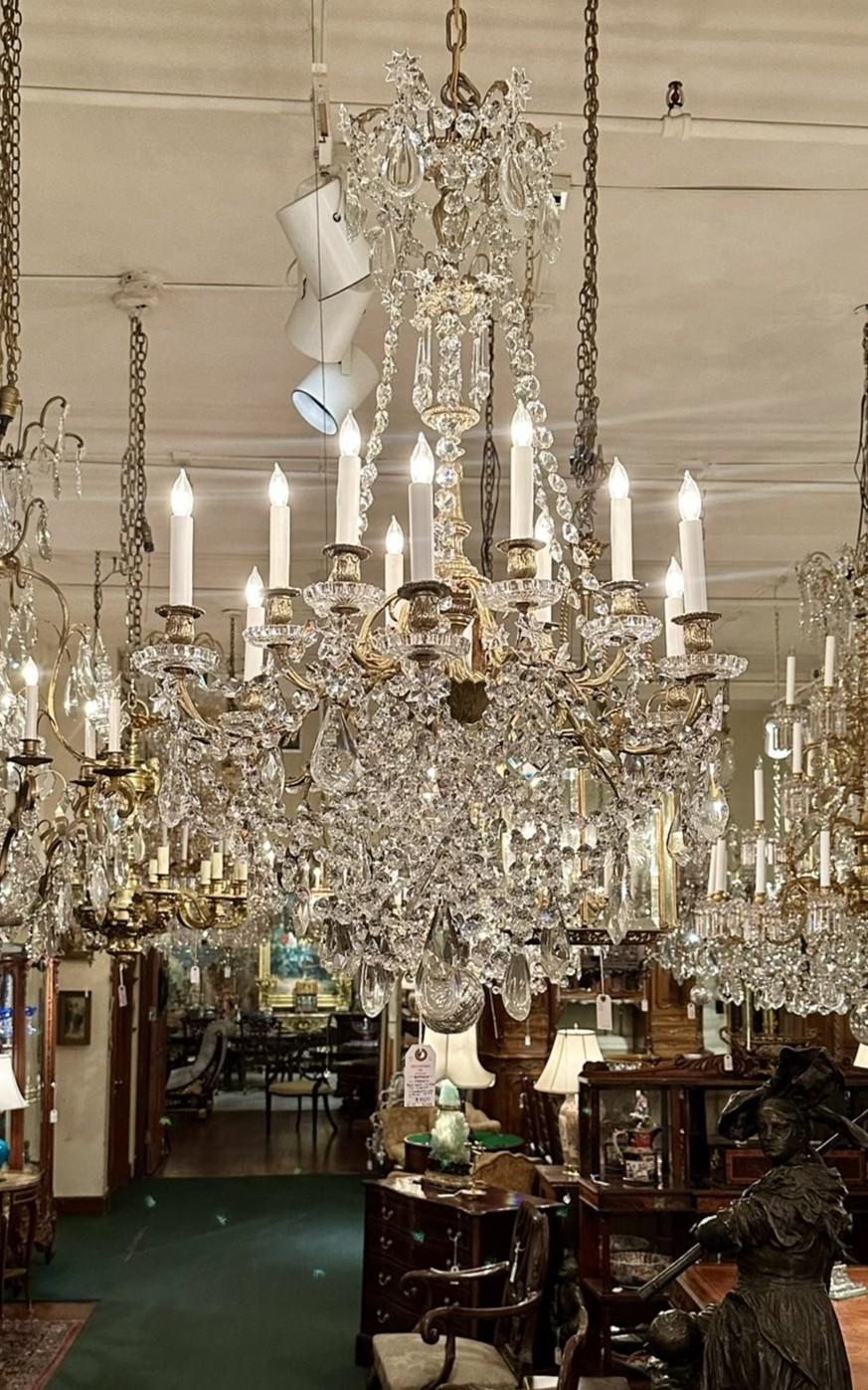 Lustre ancien en cristal de Baccarat et bronze doré à 12 lumières, circa 1895. en vente 4