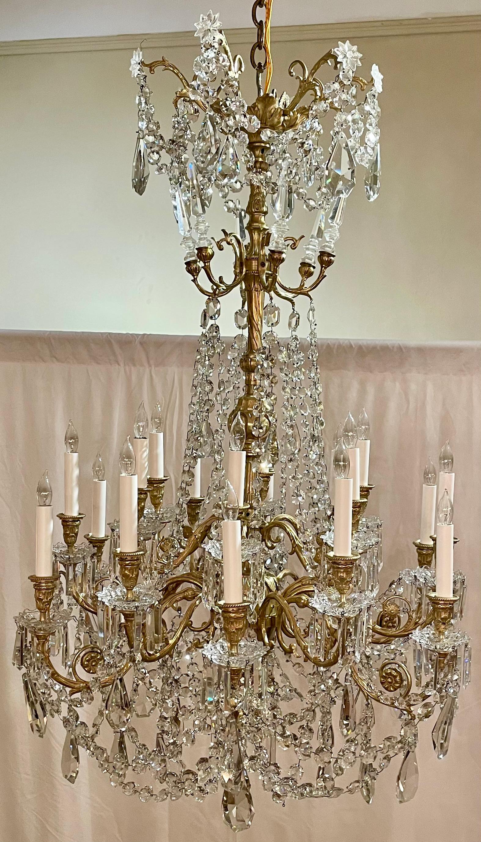 Antique French Baccarat Crystal and Ormolu Chandelier, CIRCA 1880-1890. in vendita 3