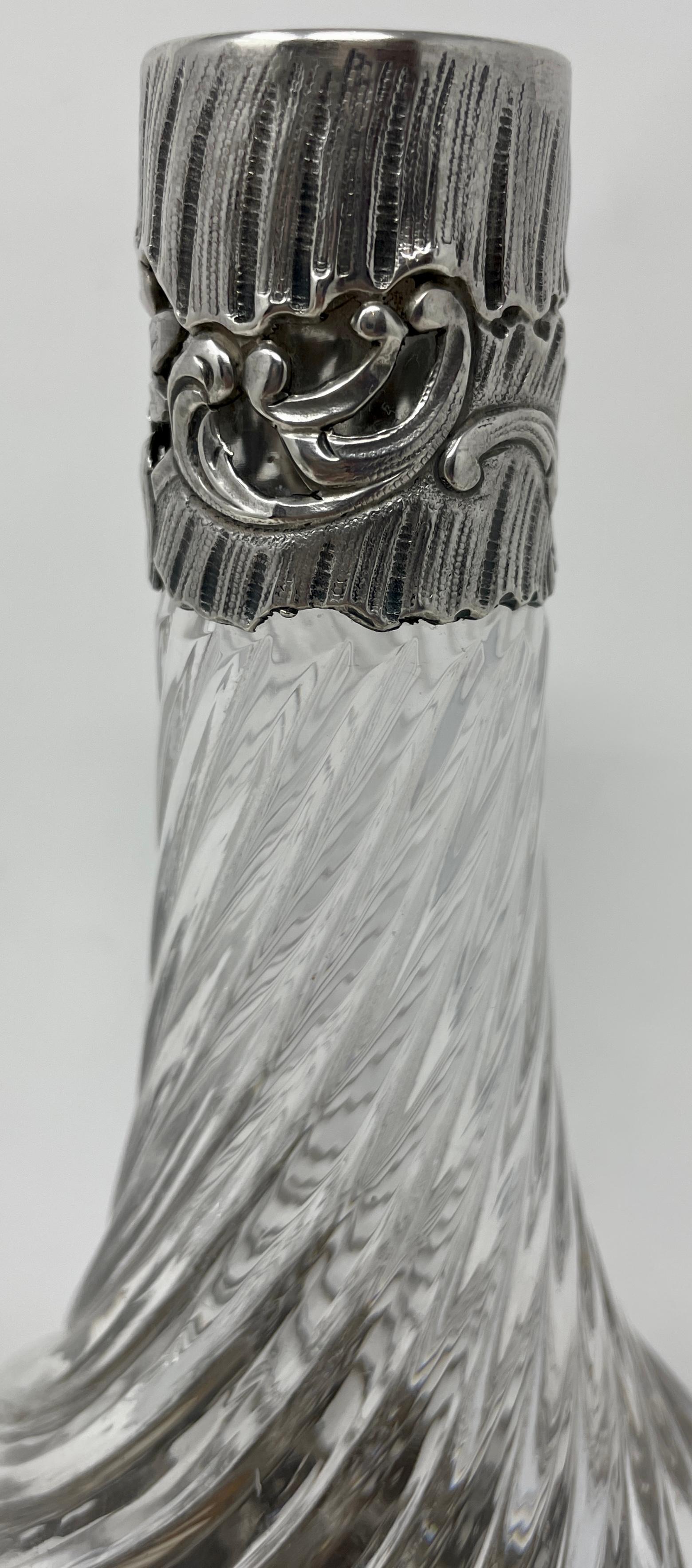 Antike französische Baccarat-Kristall- und Silber-Overlay- Claret-Flaschen, crca 1825-35 im Zustand „Gut“ im Angebot in New Orleans, LA