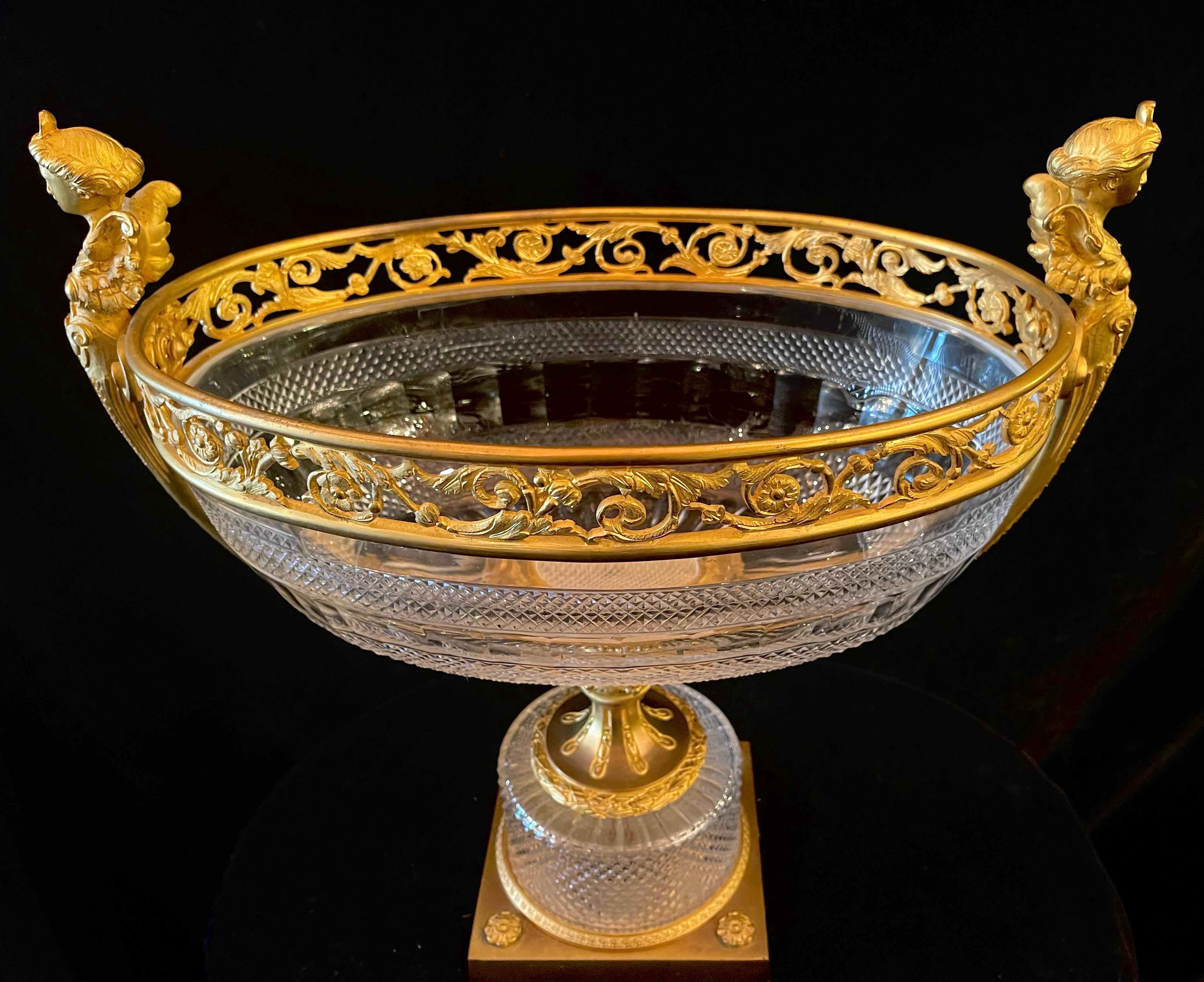 Centro de Mesa Antiguo Francés Baccarat Estilo Luis XVI de Bronce Dorado y Cristal Tallado en venta 1