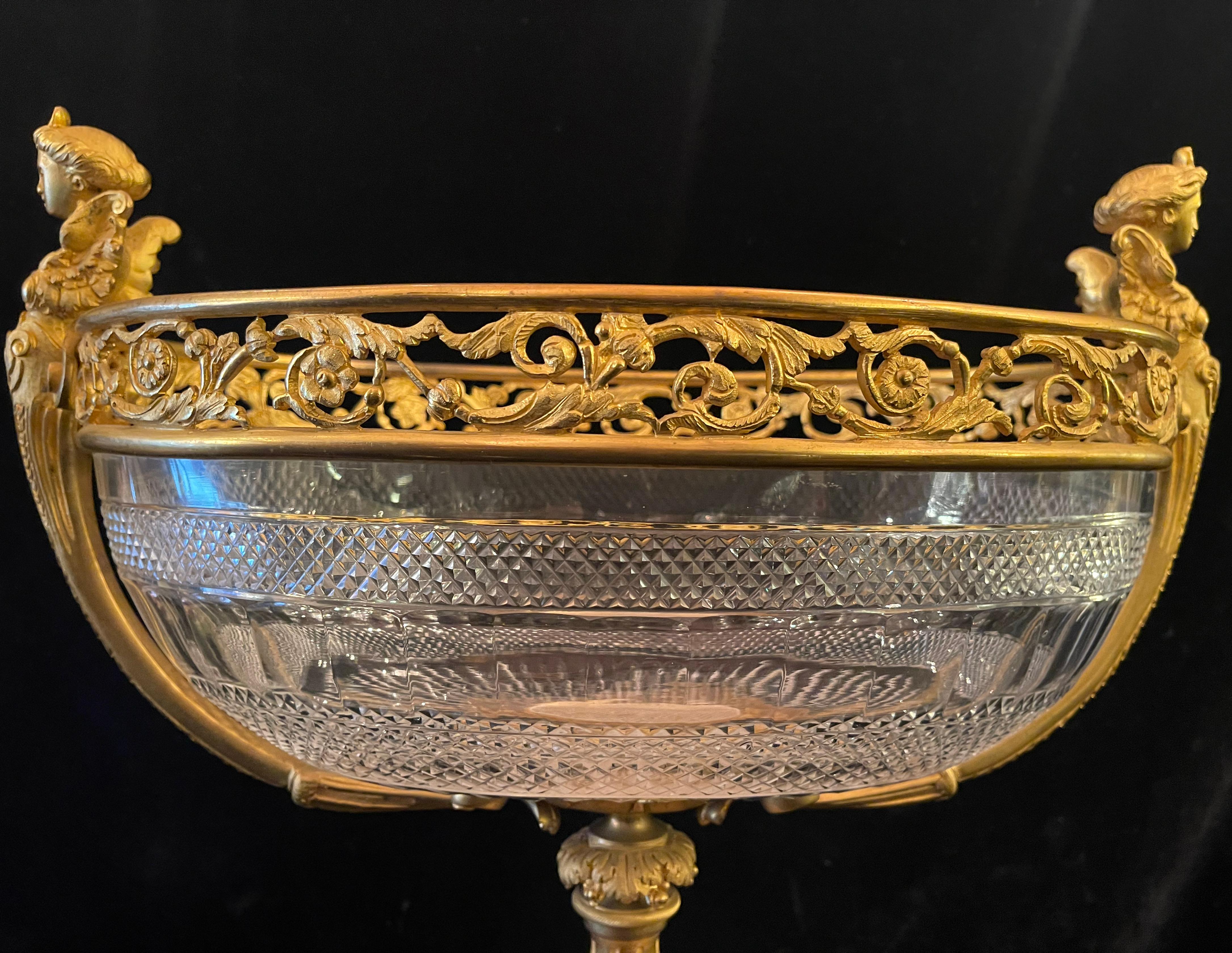Centro de Mesa Antiguo Francés Baccarat Estilo Luis XVI de Bronce Dorado y Cristal Tallado en venta 2