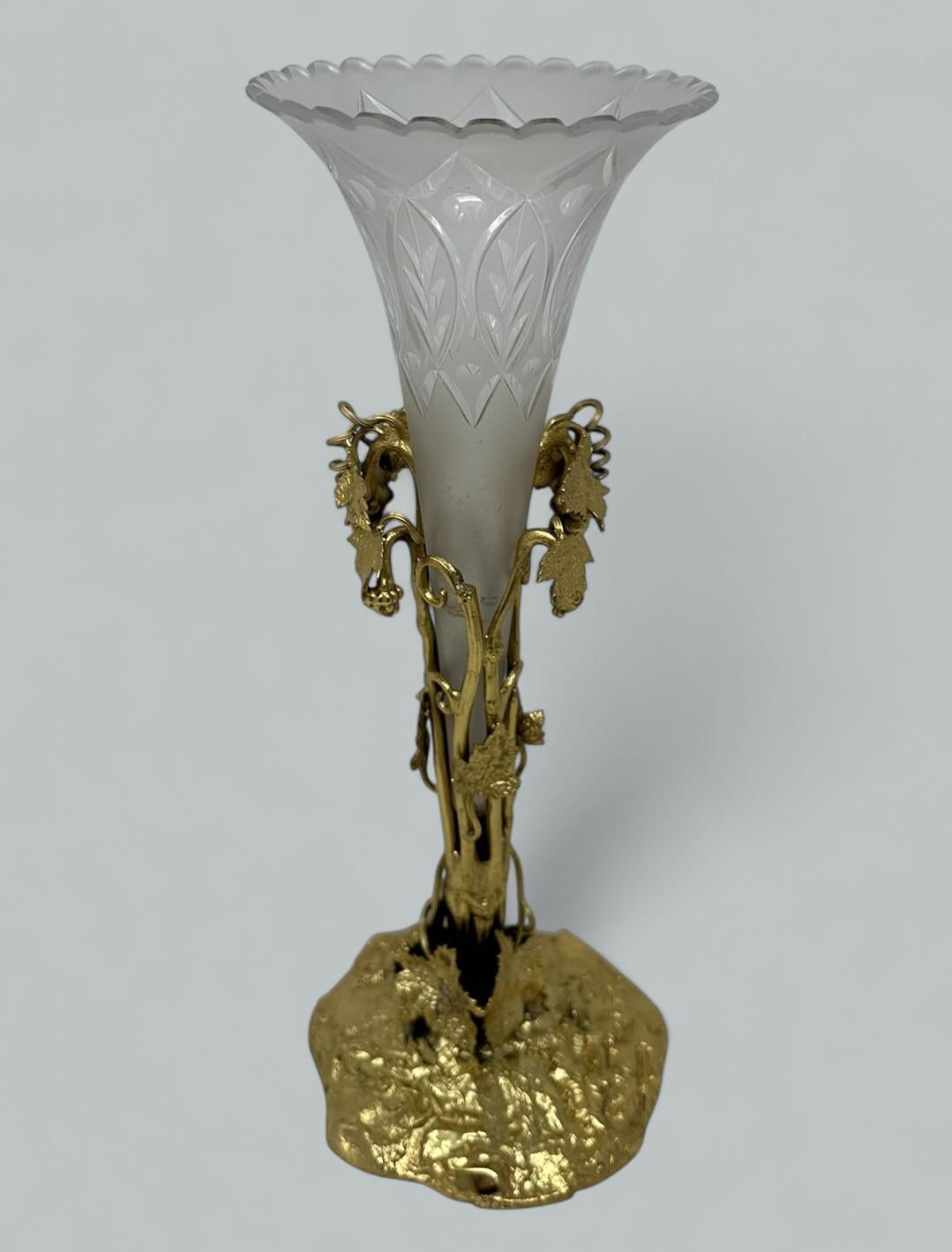 Francese Antique French Baccarat stile Ormolu Trumpet Cornet Vase Urn Centerpiece 19th Ct in vendita