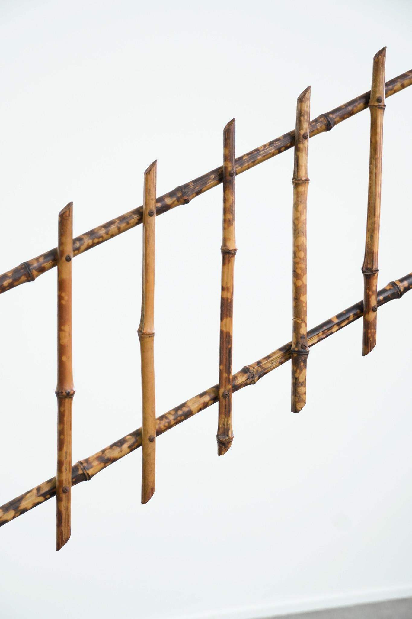 Antiguo perchero francés de bambú con espejo y paragüero en venta 4