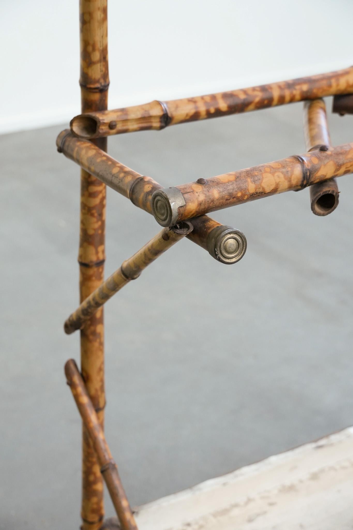 Antiguo perchero francés de bambú con espejo y paragüero en venta 6