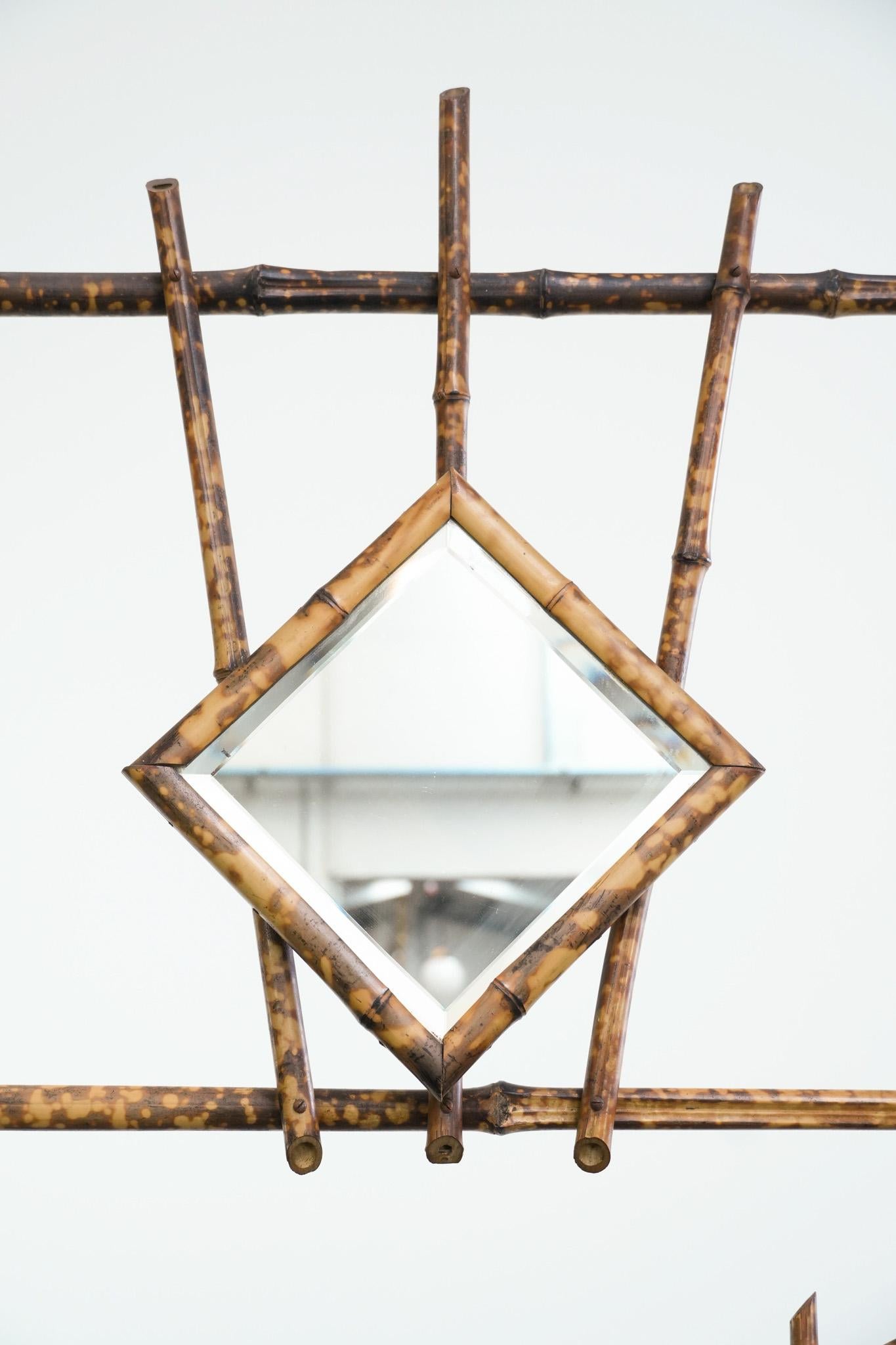 Antiguo perchero francés de bambú con espejo y paragüero en venta 2