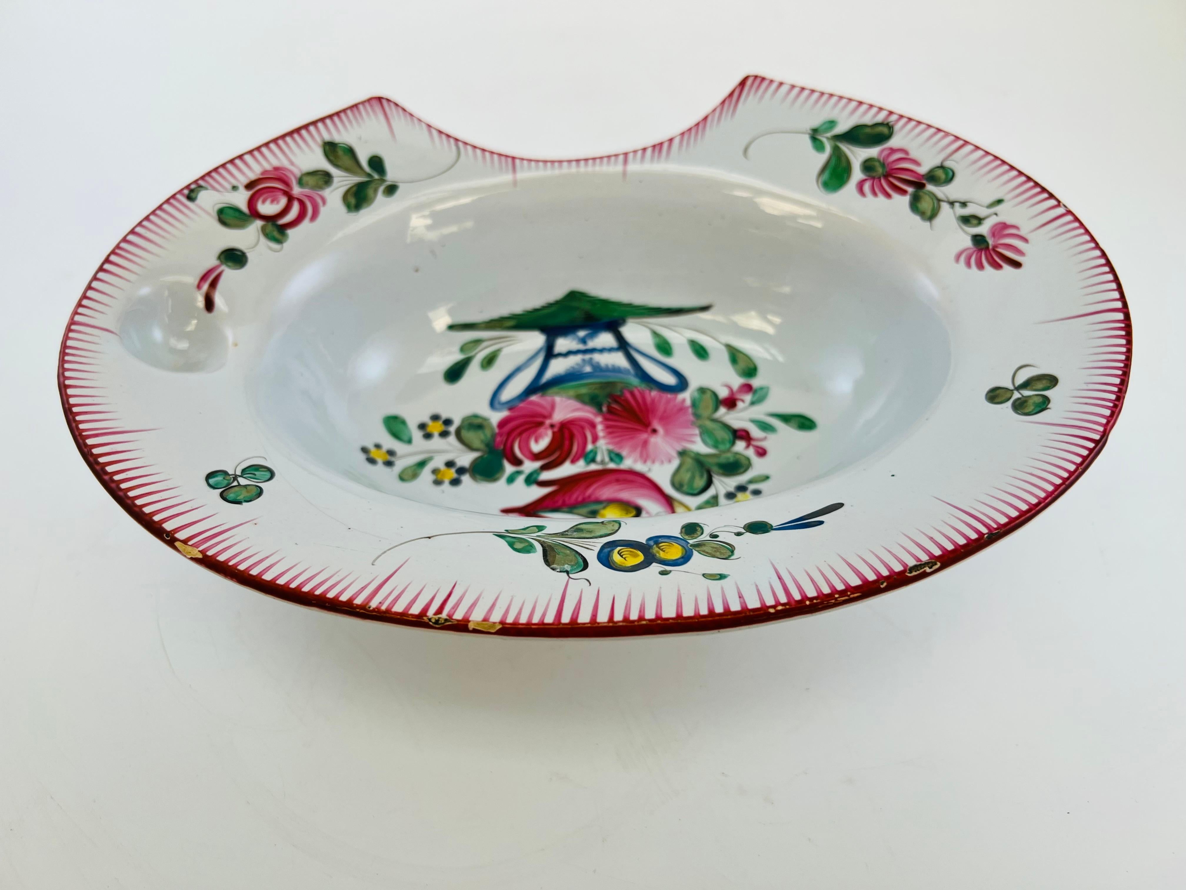 Antique French barber's shaving bowl with rooster decor 19th Saint Clement For Sale 1