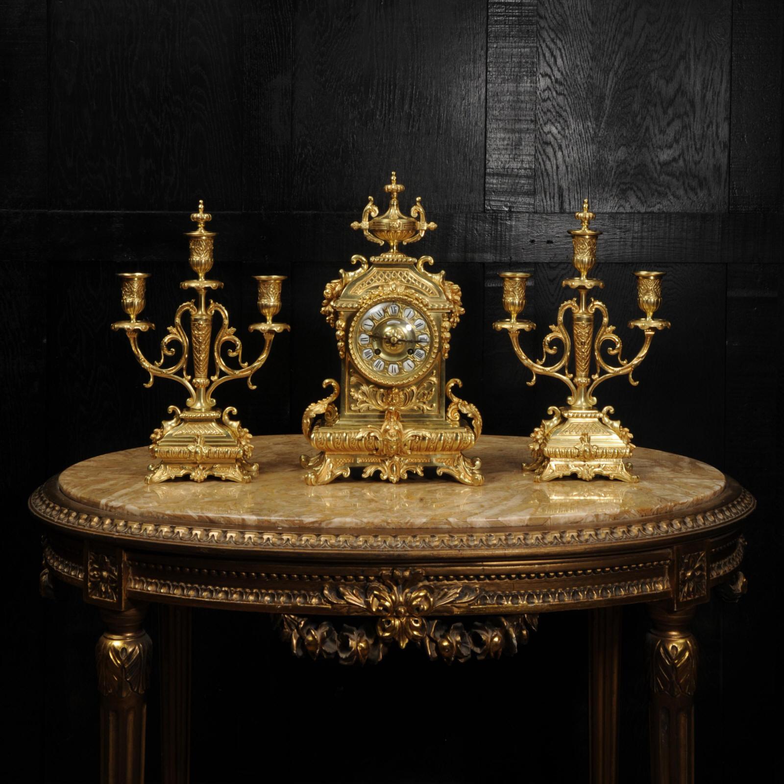 A most beautiful antique French gilt bronze clock set by Japy Frères dating from circa 1880. It is Baroque in style, the gilt bronze dial with blind fretted panel of acanthus below, a bell shaped top with cornucopia above along with an urn. The