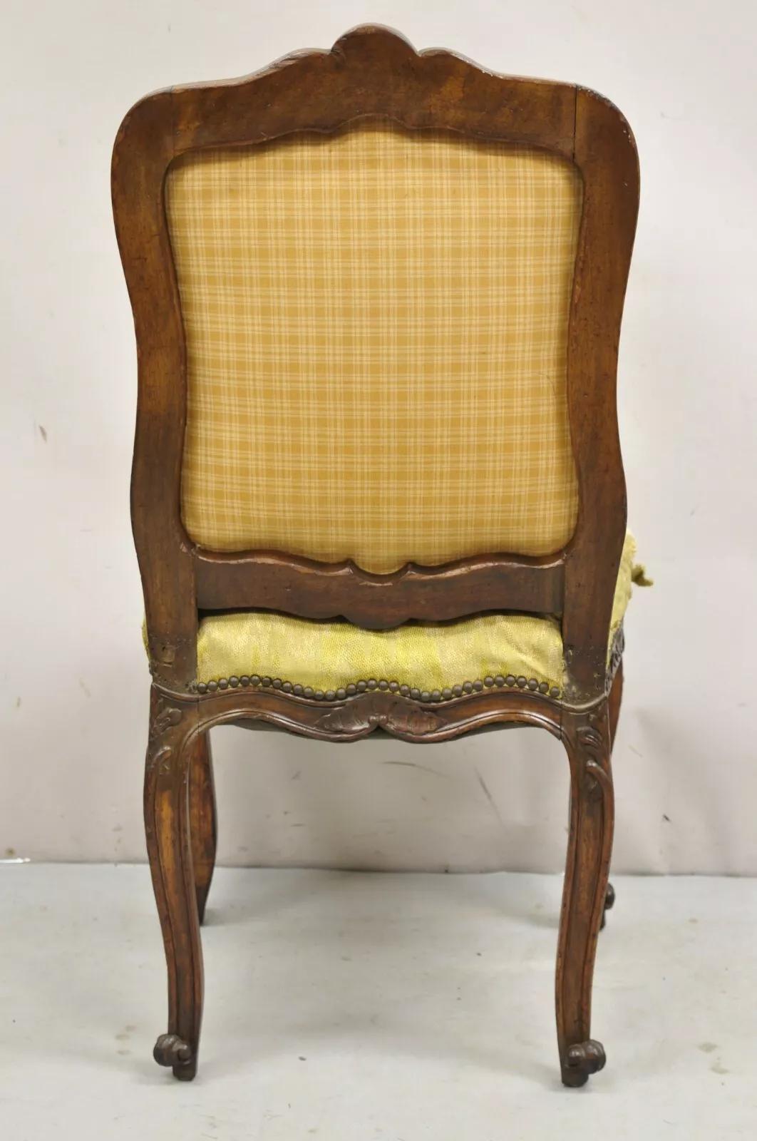 Ancienne chaise d'appoint en noyer sculpté de style Louis XV baroque français en vente 1