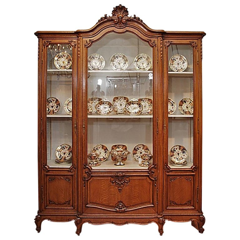 Antique French Beautifully Carved Oak Louis XV Style Display Cabinet Antique French Beautifully Carved Oak Louis XV Style Display Cabinet For Sale - Antique French Beautifully Carved Oak Louis XV Style Display Cabinet