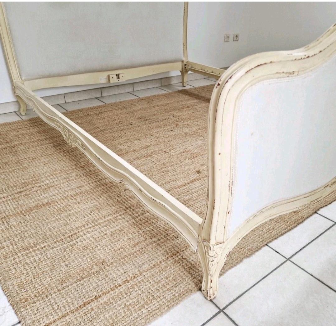 Antique French Bett gepolstert in Weiß (Französisch) im Angebot