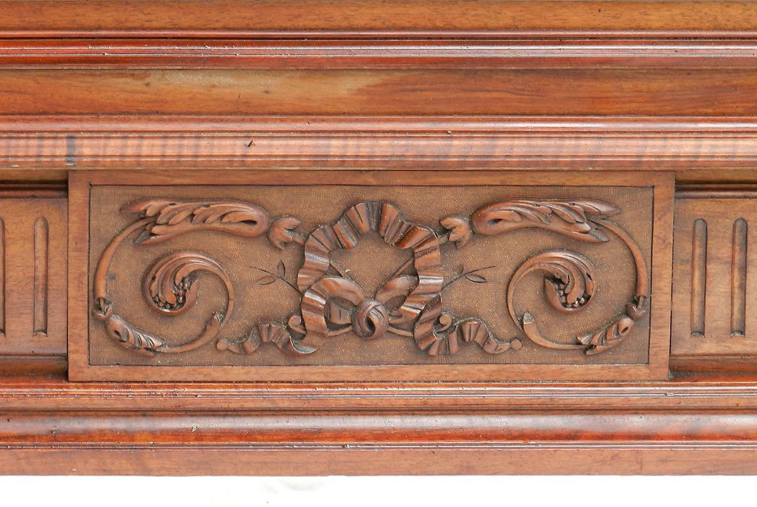 Sculpté Antique lit français US Queen ou UK King Size 19ème si�ècle Louis XVI circa 1840