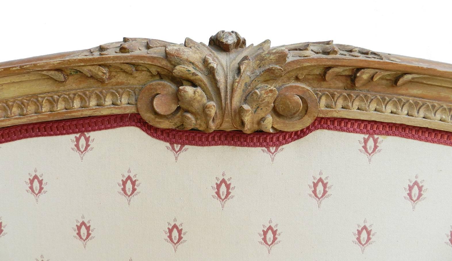 Antique French bed US Queen or UK king-size 19th century Louis XVI c1850 to recover
Upholstered
Shown here with its original covers that are easily changed to suit your interior if you would like this done before shipping please ask for more