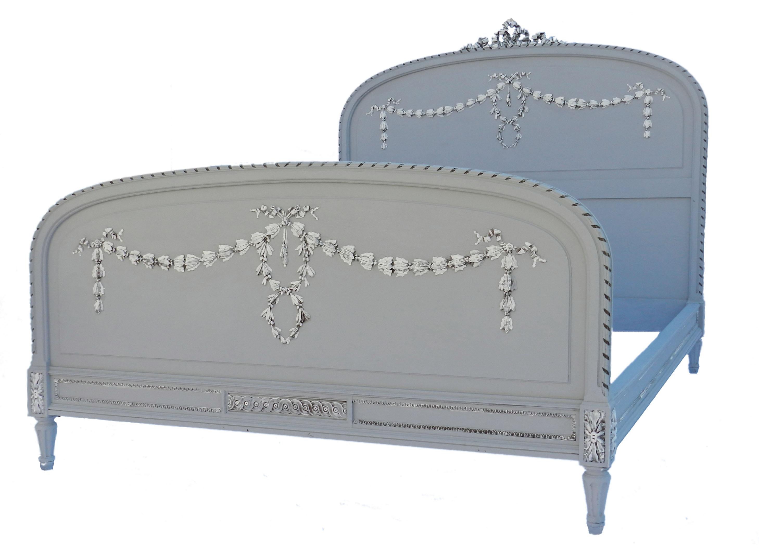Antique French bed us queen UK king size painted 19th century Louis XV
This antique bed has been hand painted
The foot height is 88cms 34.65ins
Good antique condition with some minor marks of age
This will take a US Queen or a UK King Size bed with