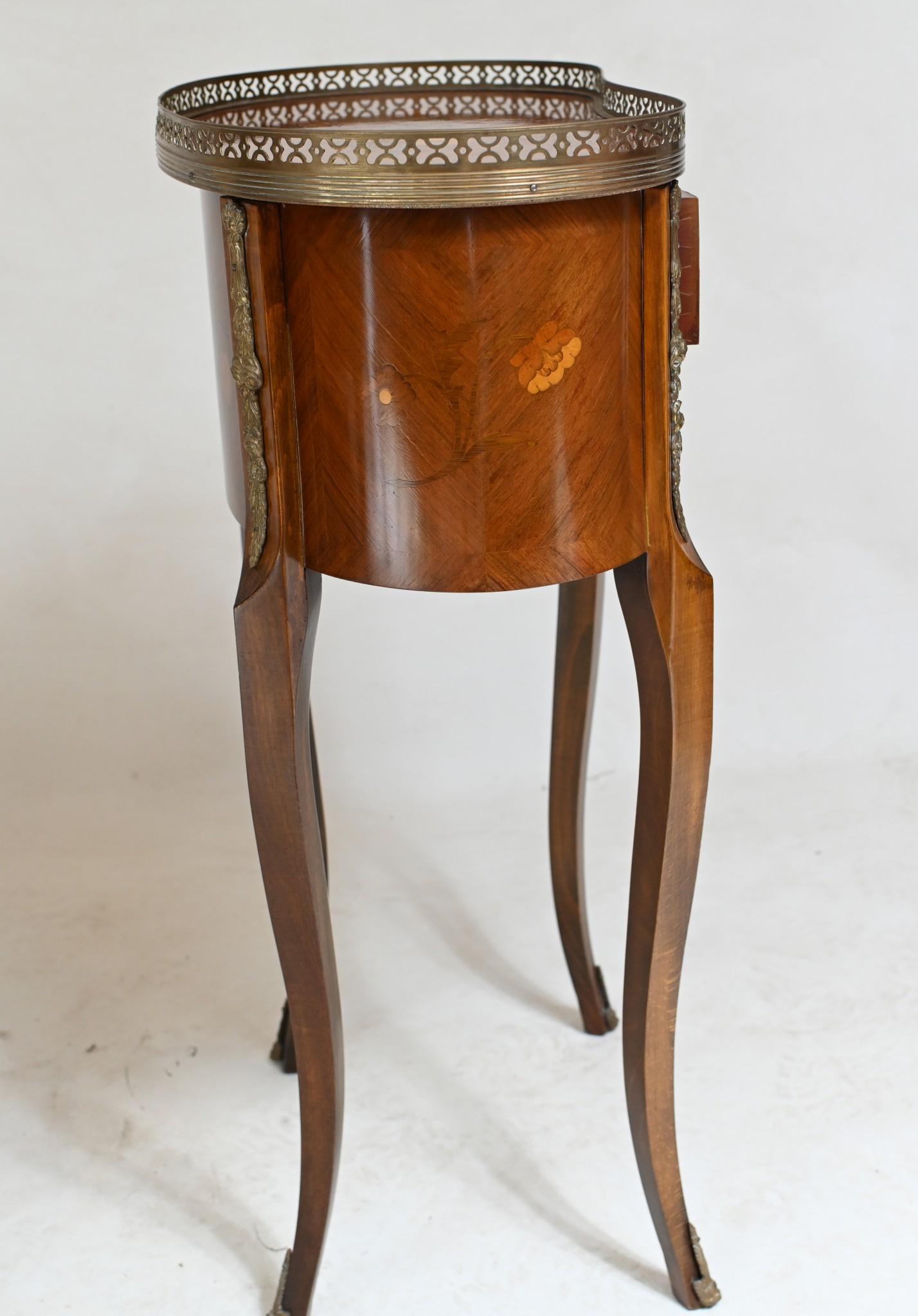 Metà XX secolo Antique French Comodini Impero a fagiolo 1930