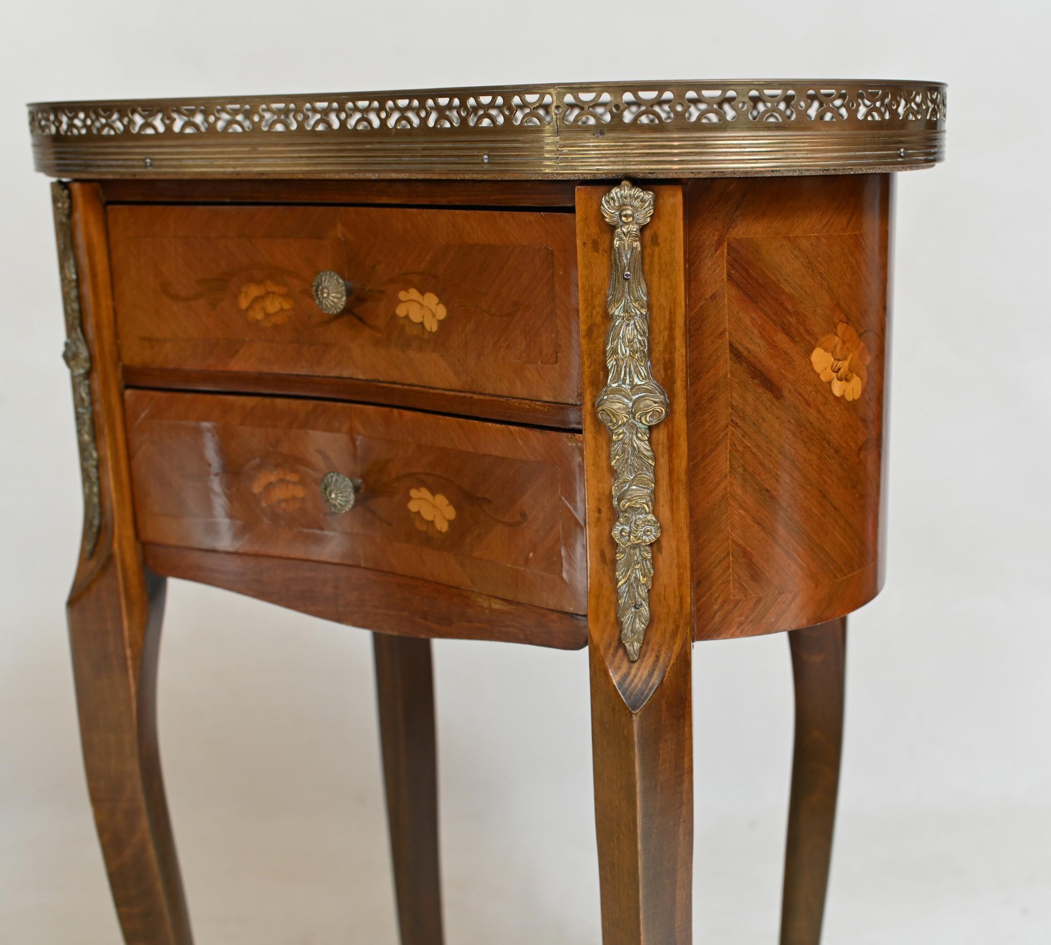 Ottone Antique French Comodini Impero a fagiolo 1930