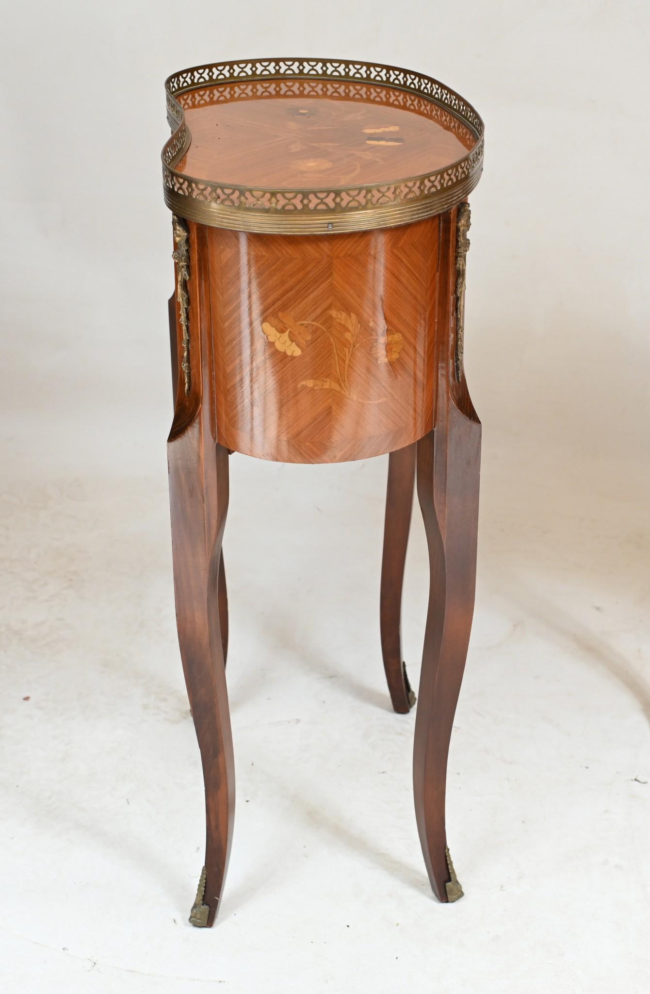 Antique French Comodini Impero a fagiolo 1930 1