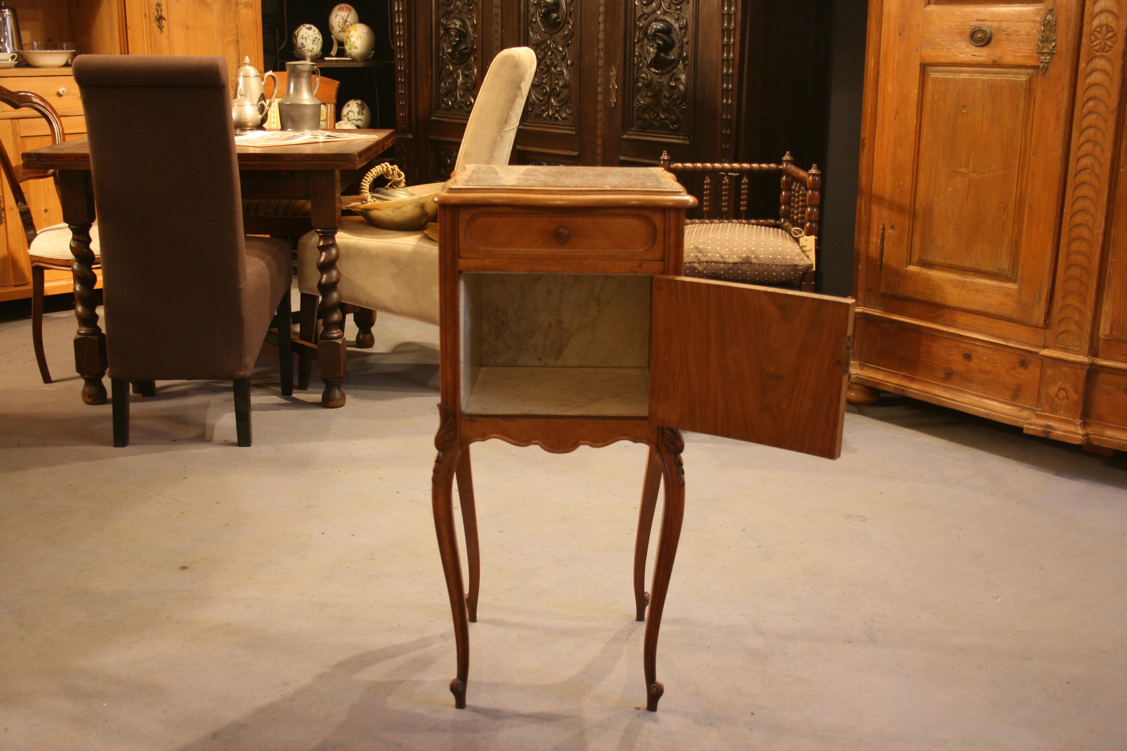 Antique French bedside nightstand in oak, from circa 1880. Standing on tall and elegantly swept cabriole legs, with a door and a drawer.
Original marble top as well as inside behind the door with marble expanded. 
At the door as well as the sides