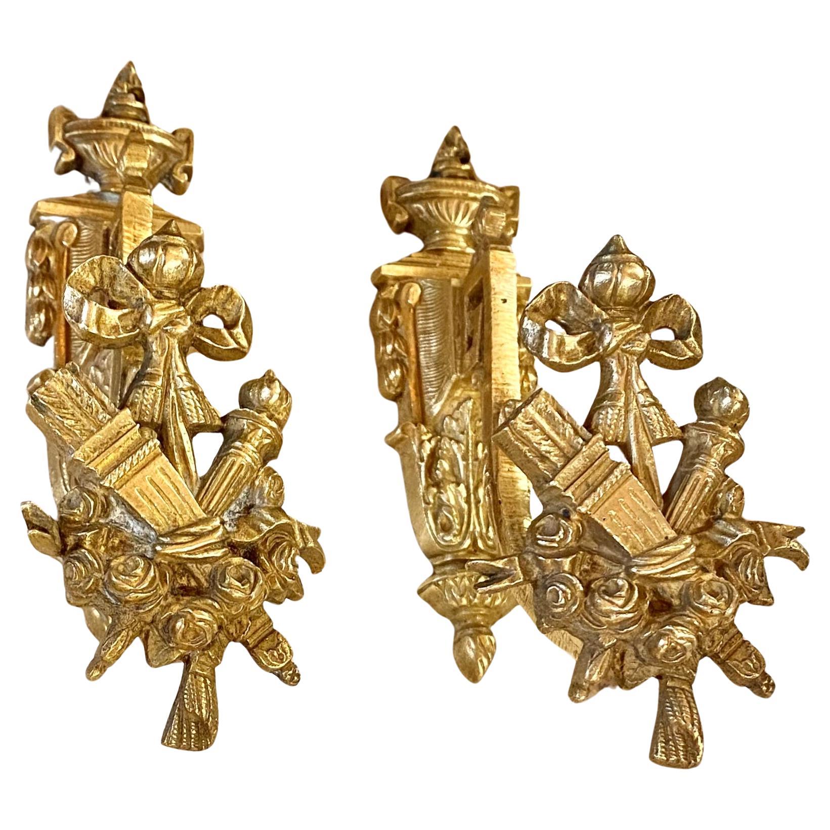 Antike französische Belle Epoch-Krawattenrückenlehnen aus vergoldeter Bronze