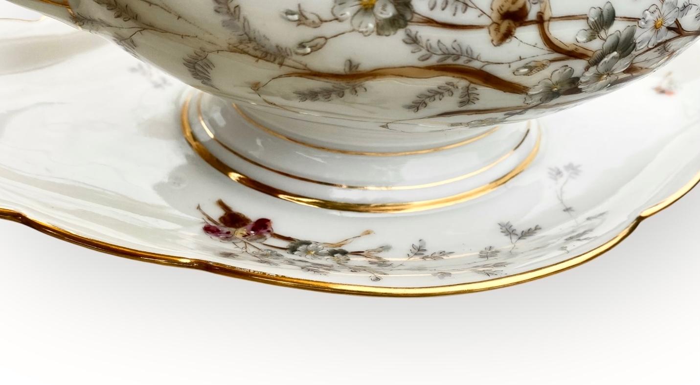 Antique French Belle Epoch, zuppiera in porcellana dipinta a mano in vendita 5