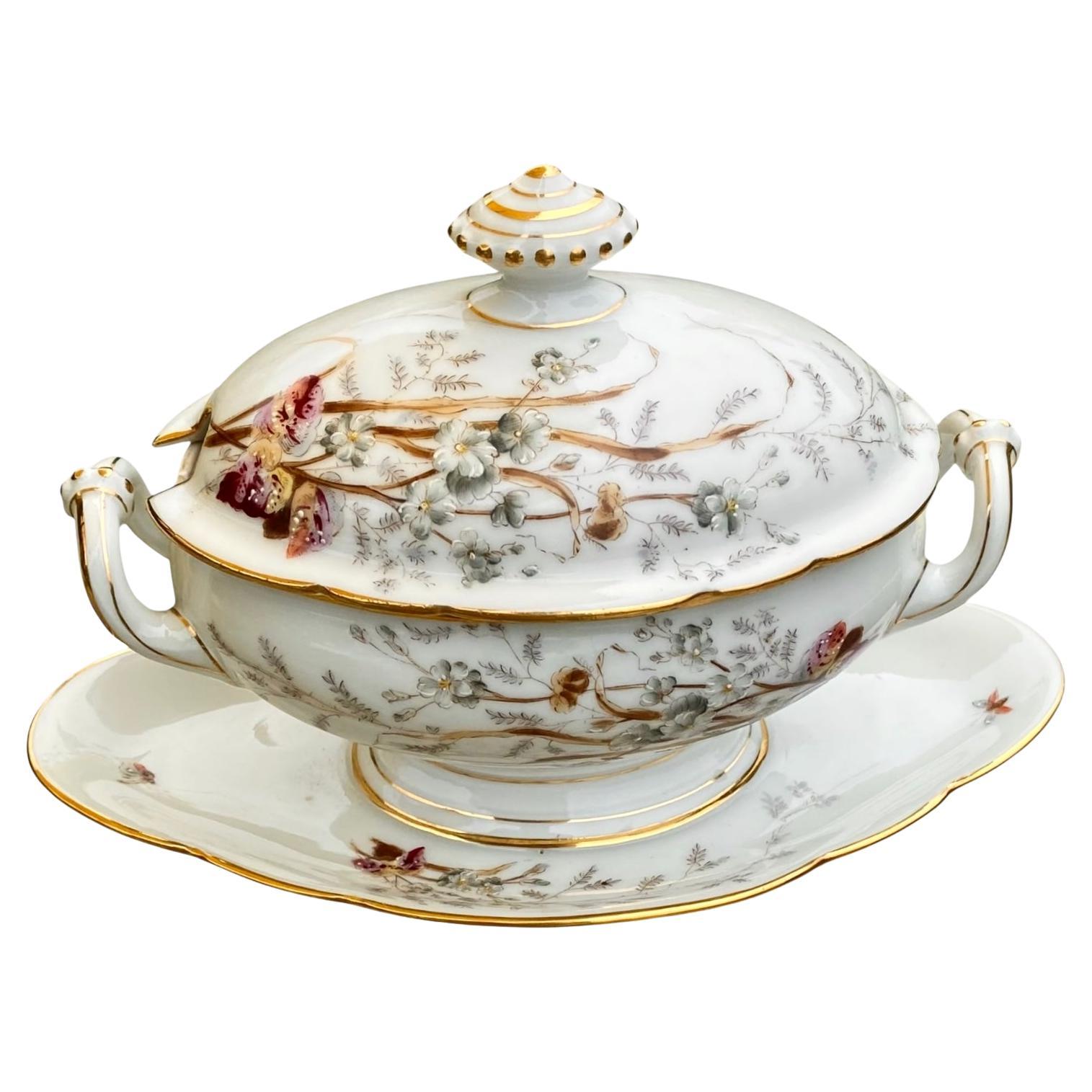 Antique French Belle Epoch, zuppiera in porcellana dipinta a mano in vendita