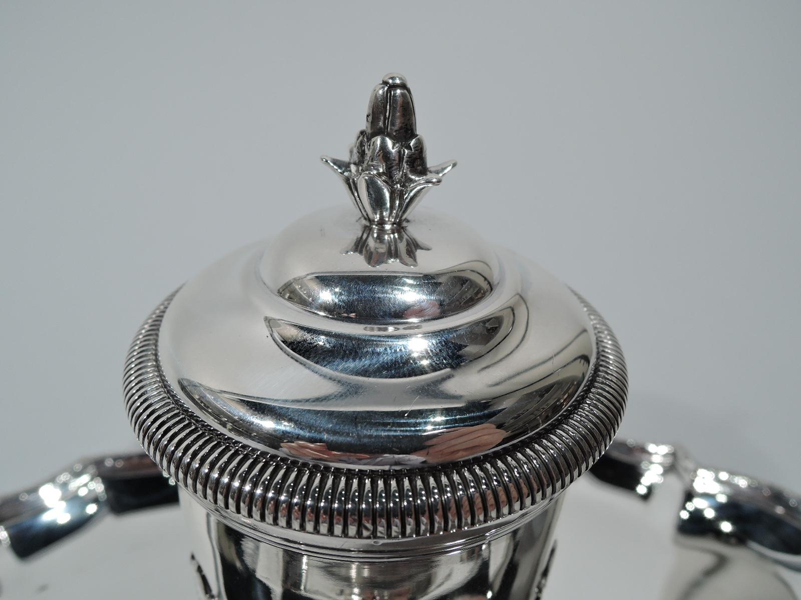 Antique French Belle Époque Classical Silver Inkwell on Stand In Excellent Condition For Sale In New York, NY