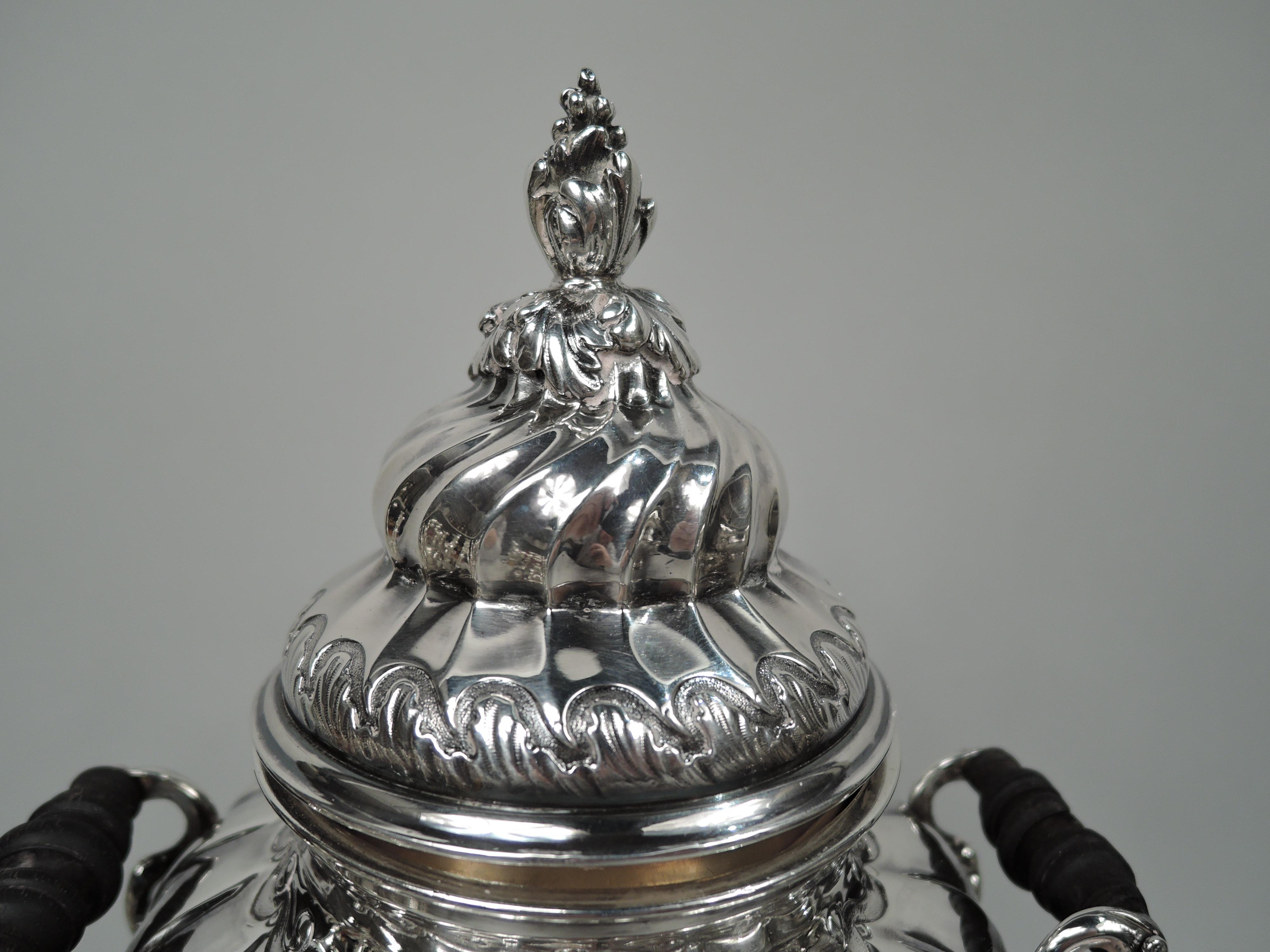 Antique French Belle Epoque Classical Silver Tea Urn In Excellent Condition In New York, NY
