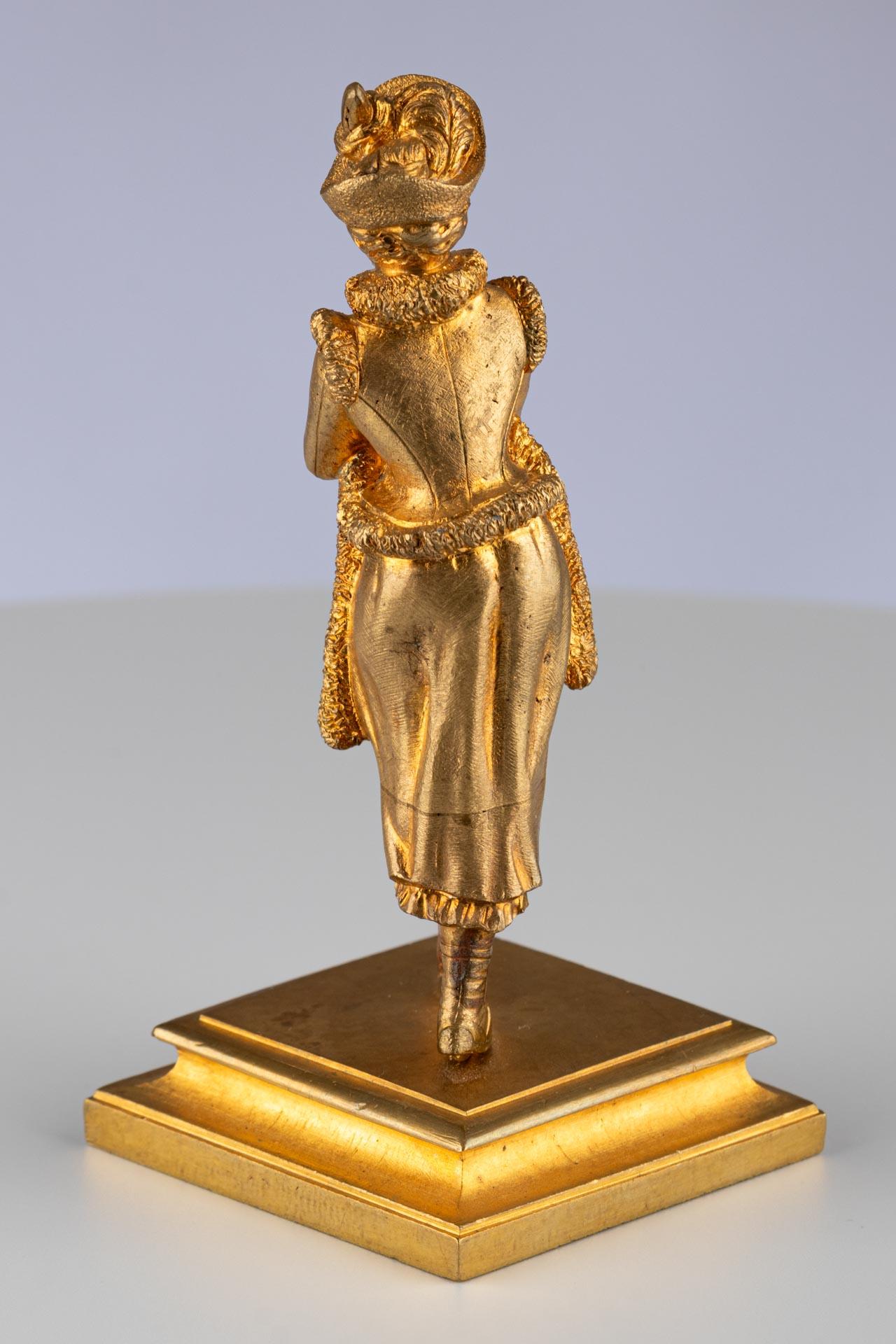 Antique French Belle Époque Gilt Bronze Gold Figurative Sculpture of a Woman For Sale 3