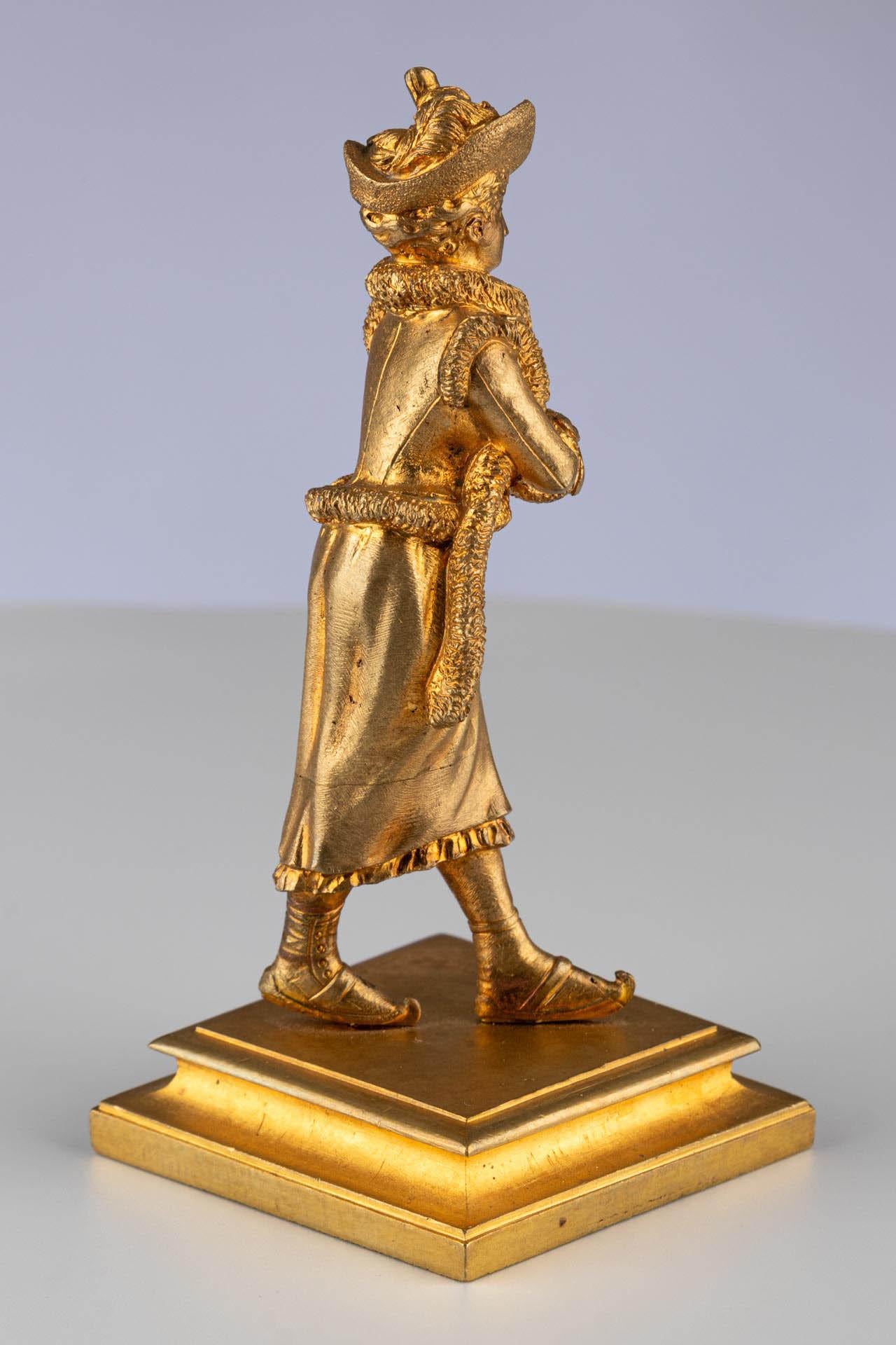 Antique French Belle Époque Gilt Bronze Gold Figurative Sculpture of a Woman For Sale 4