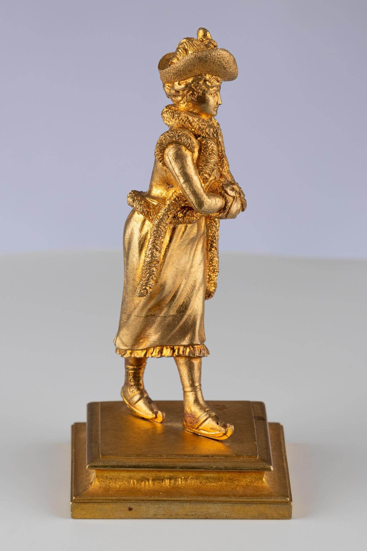Antique French Belle Époque Gilt Bronze Gold Figurative Sculpture of a Woman For Sale 5