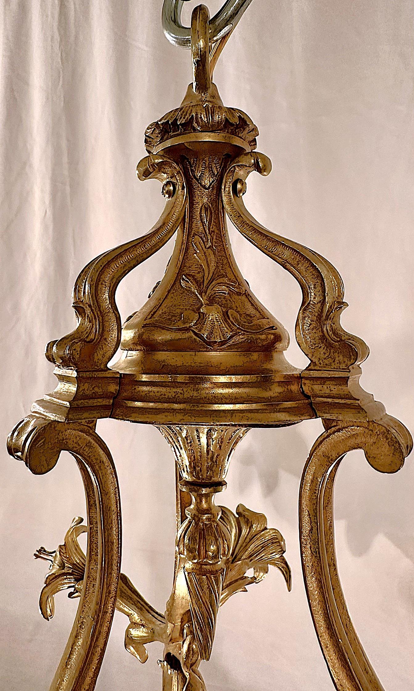 Bronzo Antique French Belle Époque - Lampadario con perline in bronzo dorato e cristallo, CIRCA 1880. in vendita
