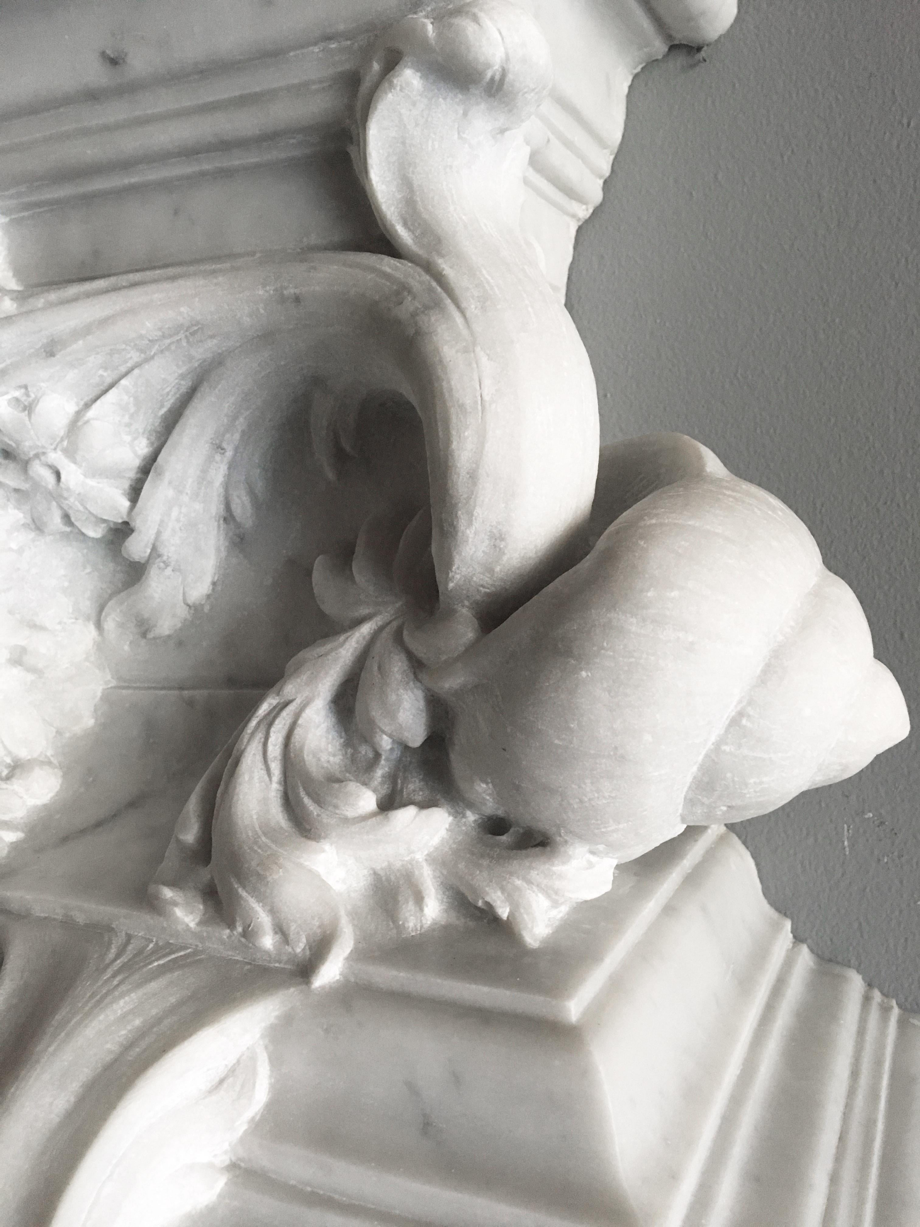 Spektakuläres antikes französisches Kaminsims aus Bildhauermarmor der Belle Epoque im Angebot 2