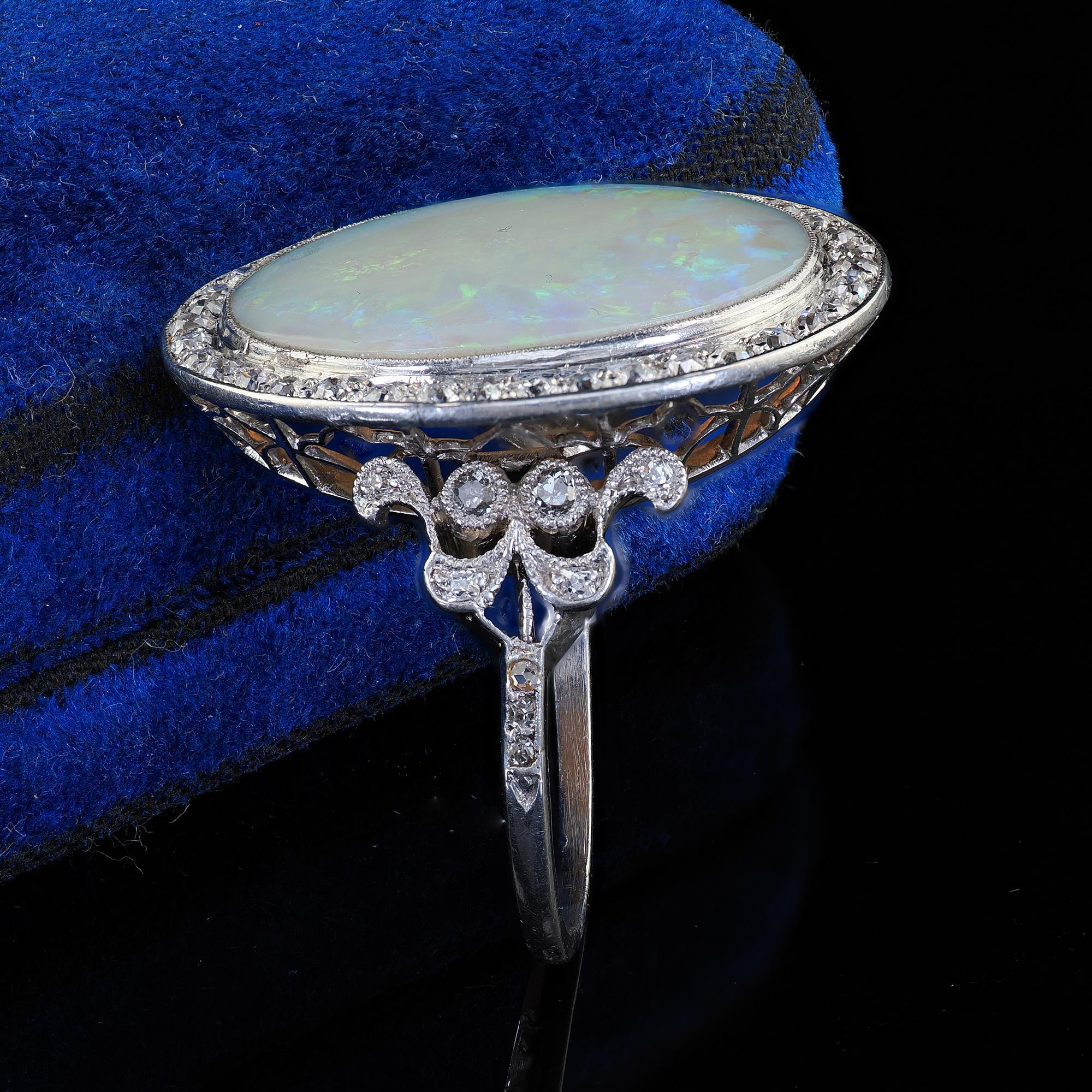 Belle Époque Antique French Belle Epoque Platine Opale Naturelle Diamant Bague Cocktail en vente