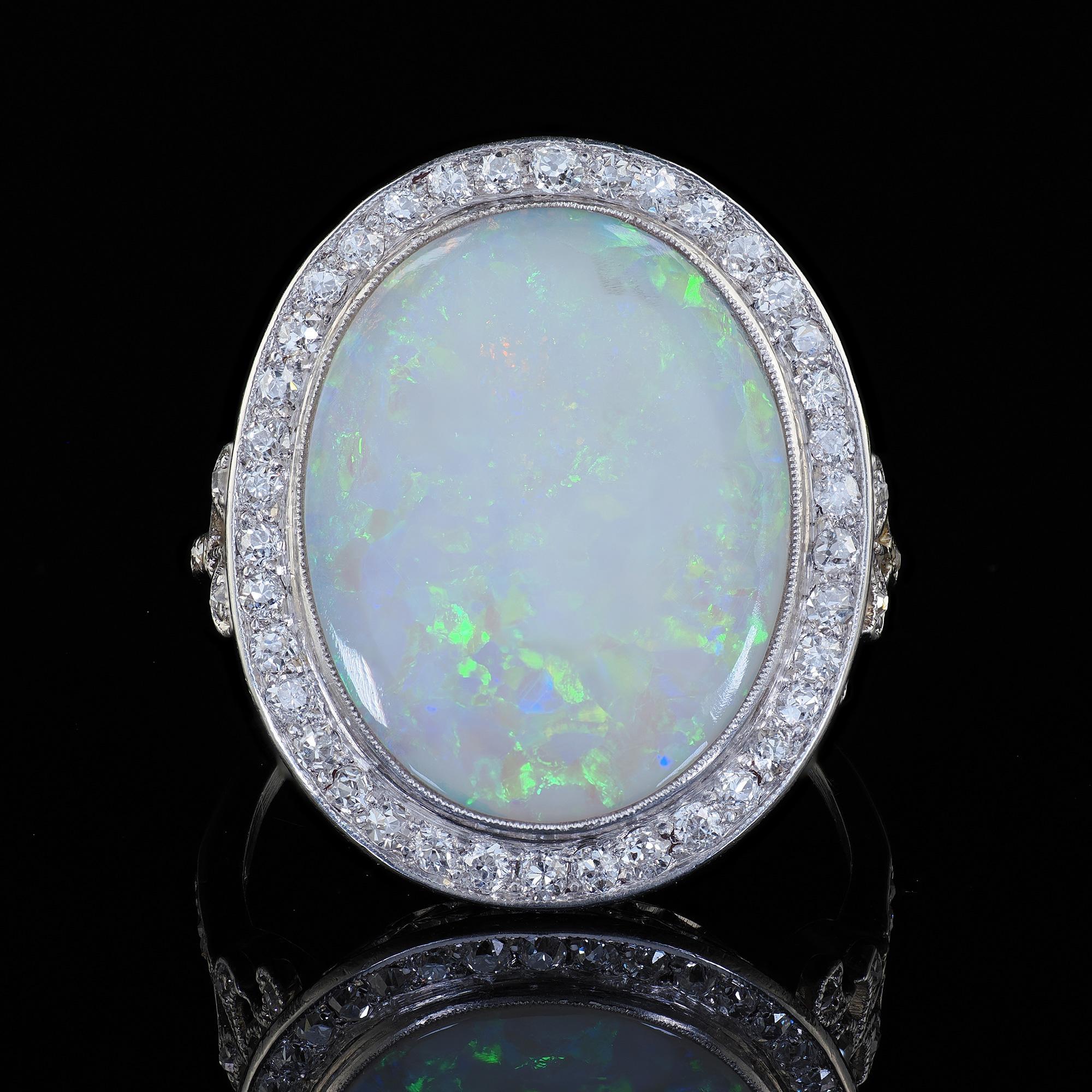 Antique French Belle Epoque Platine Opale Naturelle Diamant Bague Cocktail en vente 2