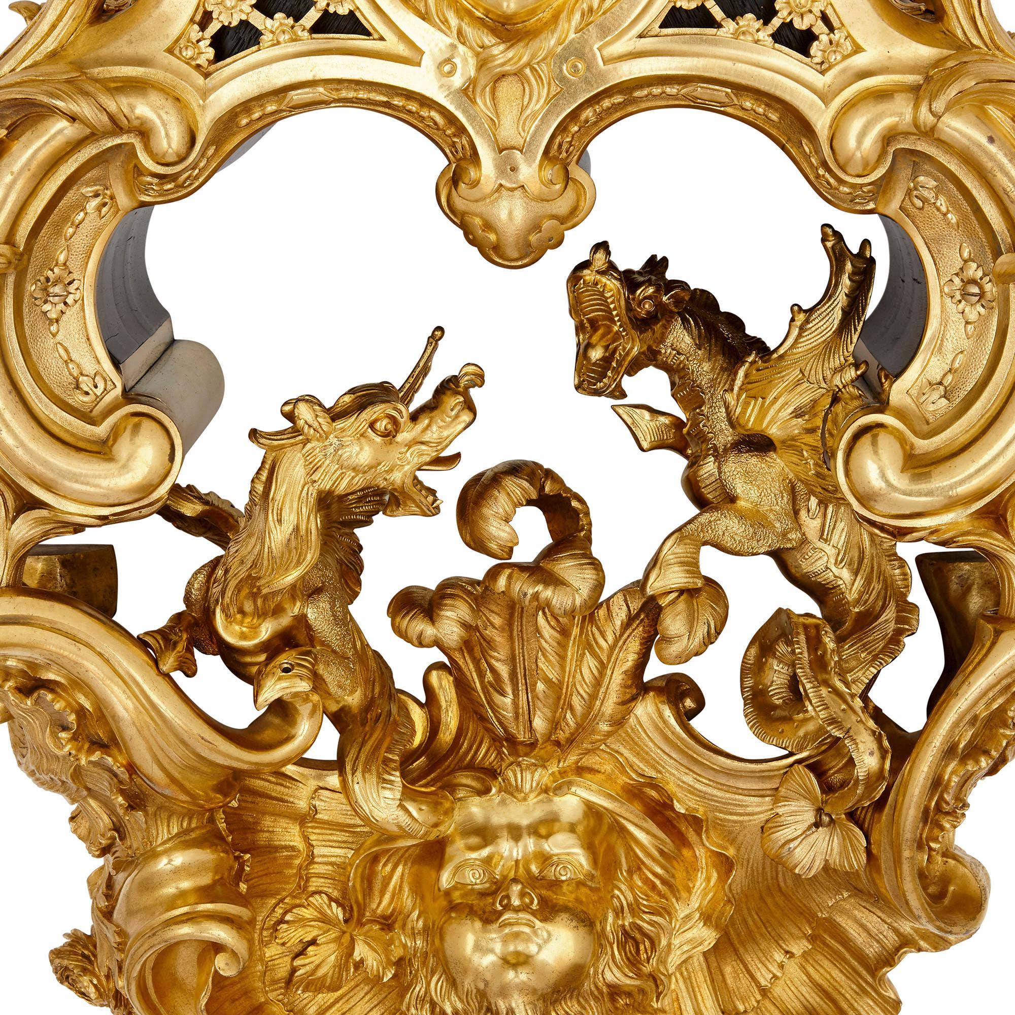 Ébénisé Pendule de cheminée française ancienne de style rococo de la Belle Époque par Henry Dasson en vente