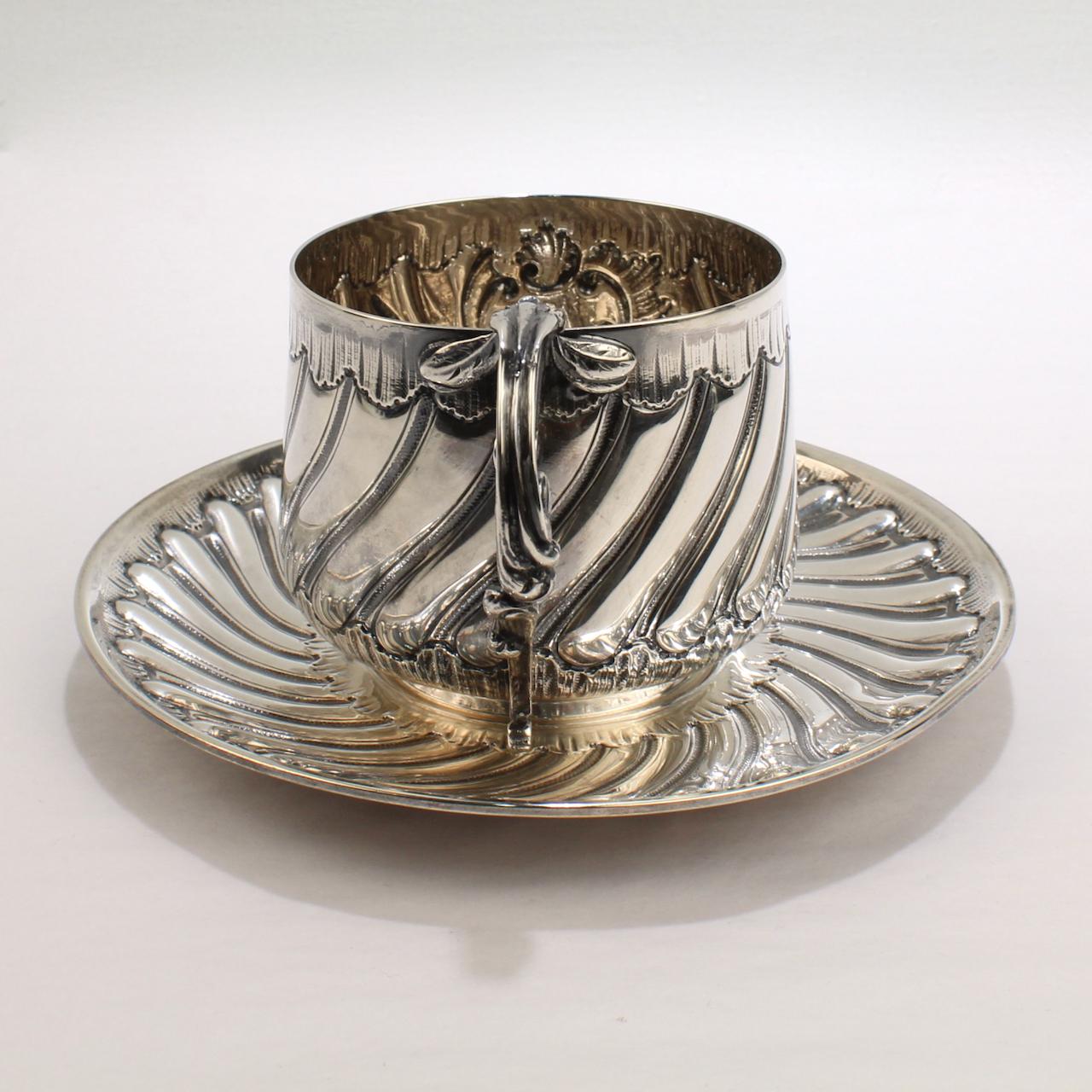 Femenino o masculino Juego de taza y platillo de plata de ley de la Antique French Belle Époque de Pierre Gavard