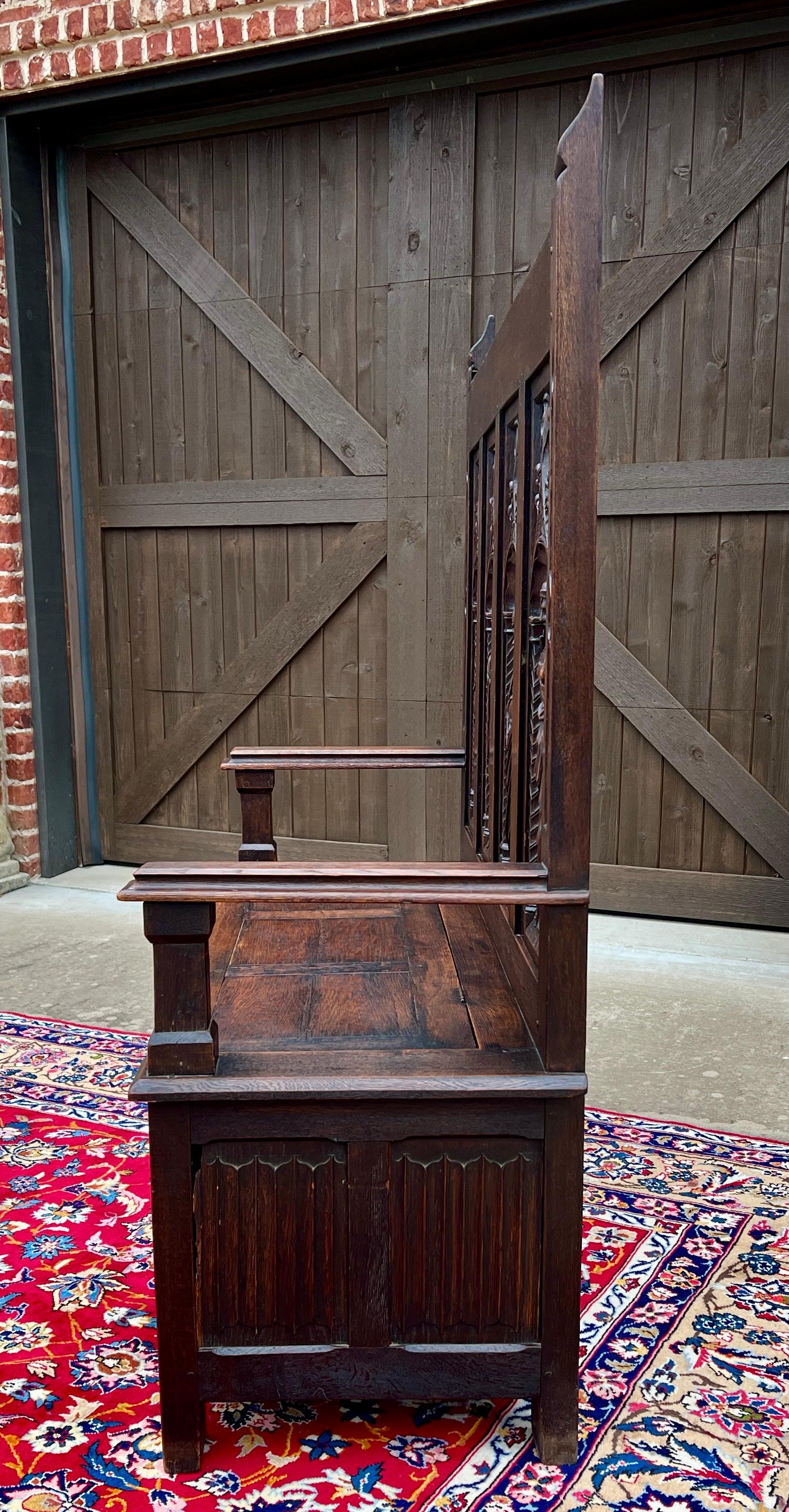 Antique French Bench Settee Gótico Roble Lino Asiento Figural Elevable c. 1900 Renacimiento gótico en venta