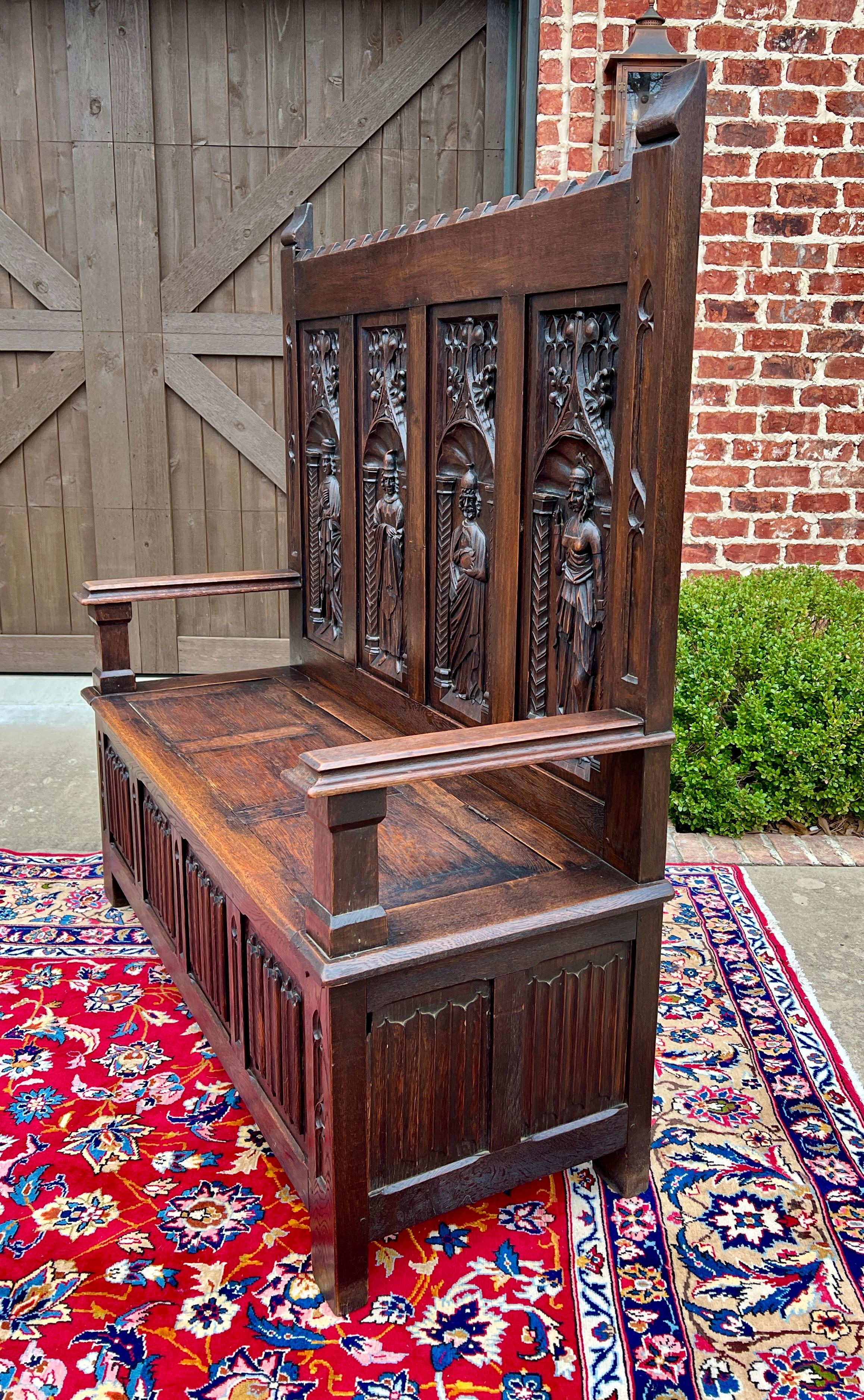 Antique French Bench Settee Gótico Roble Lino Asiento Figural Elevable c. 1900 Francés en venta