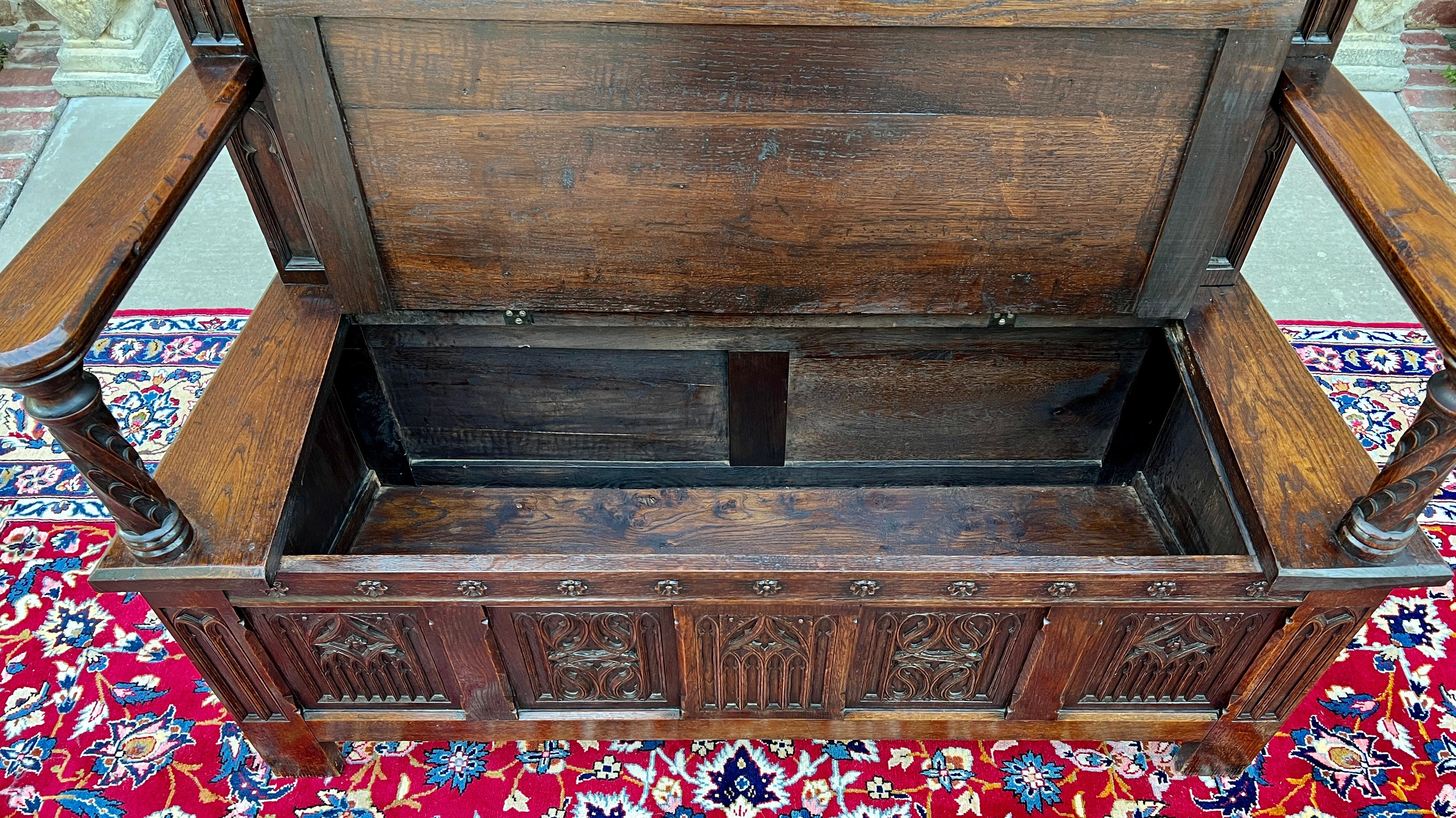 Ancienne banquette de banquette gothique française en chêne avec plateau de rangement pour sièges soulevés 19C en vente 2