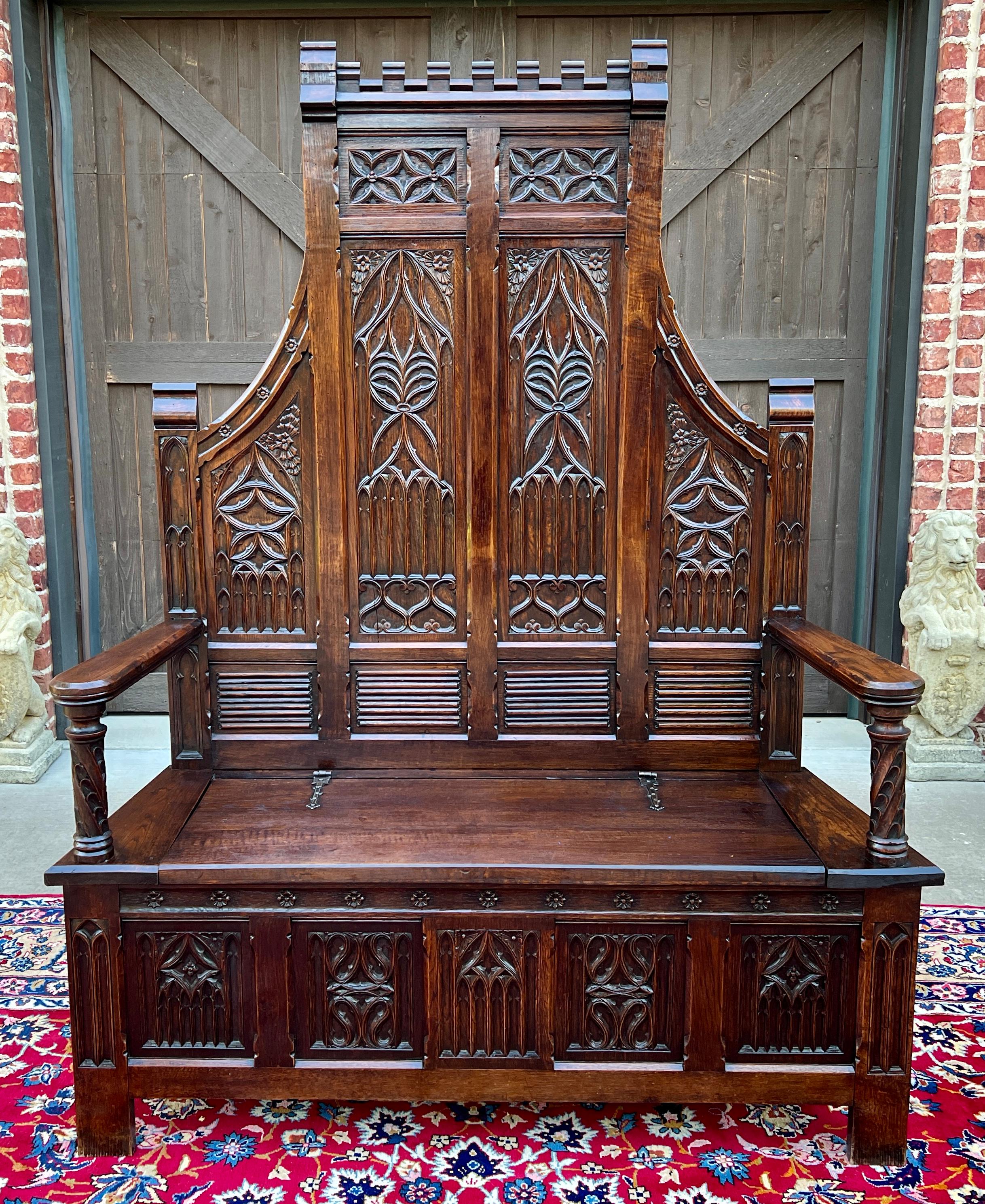Ancienne banquette de banquette gothique française en chêne avec plateau de rangement pour sièges soulevés 19C en vente 4
